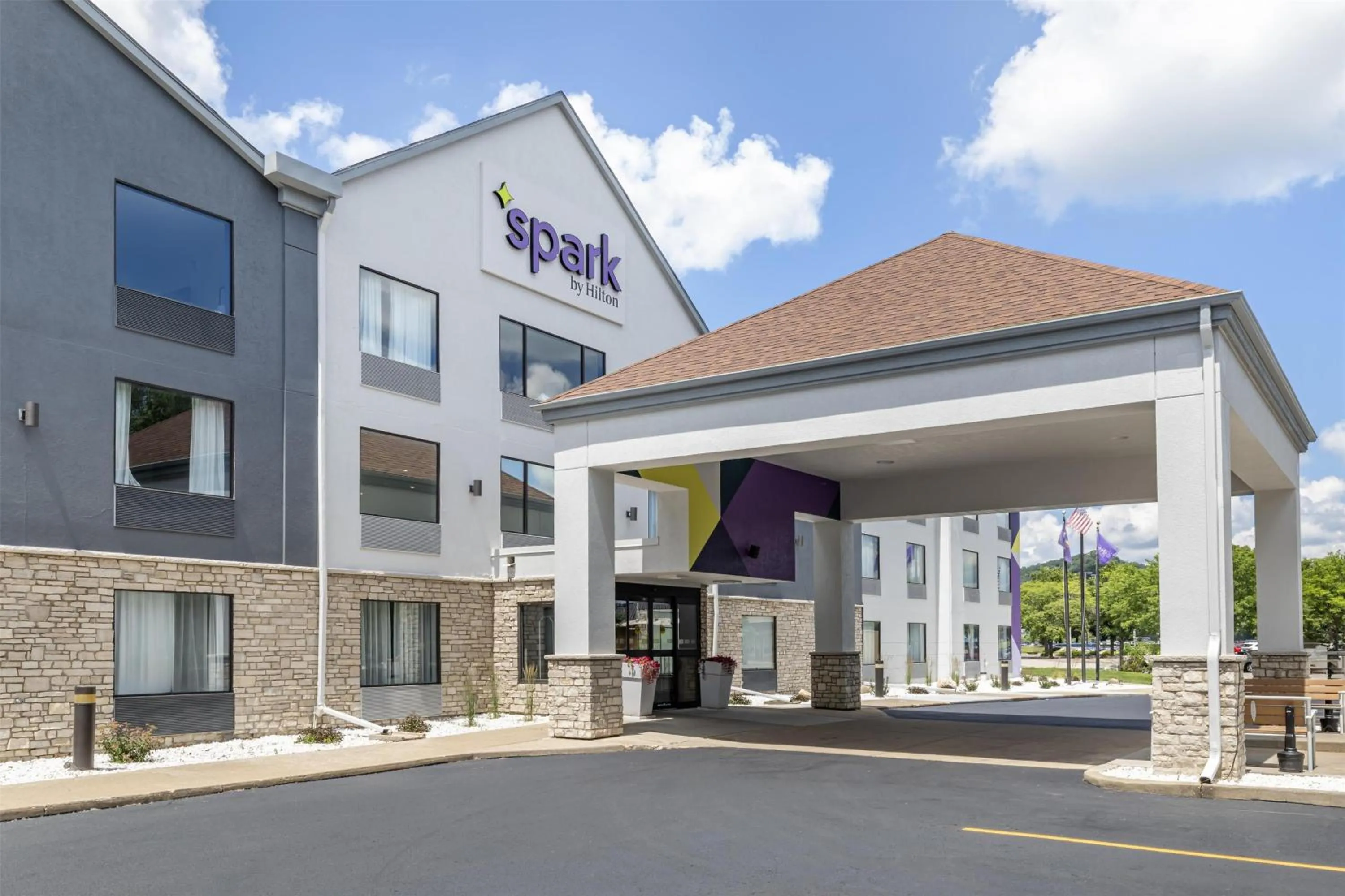 Property building in Spark by Hilton La Crosse Onalaska