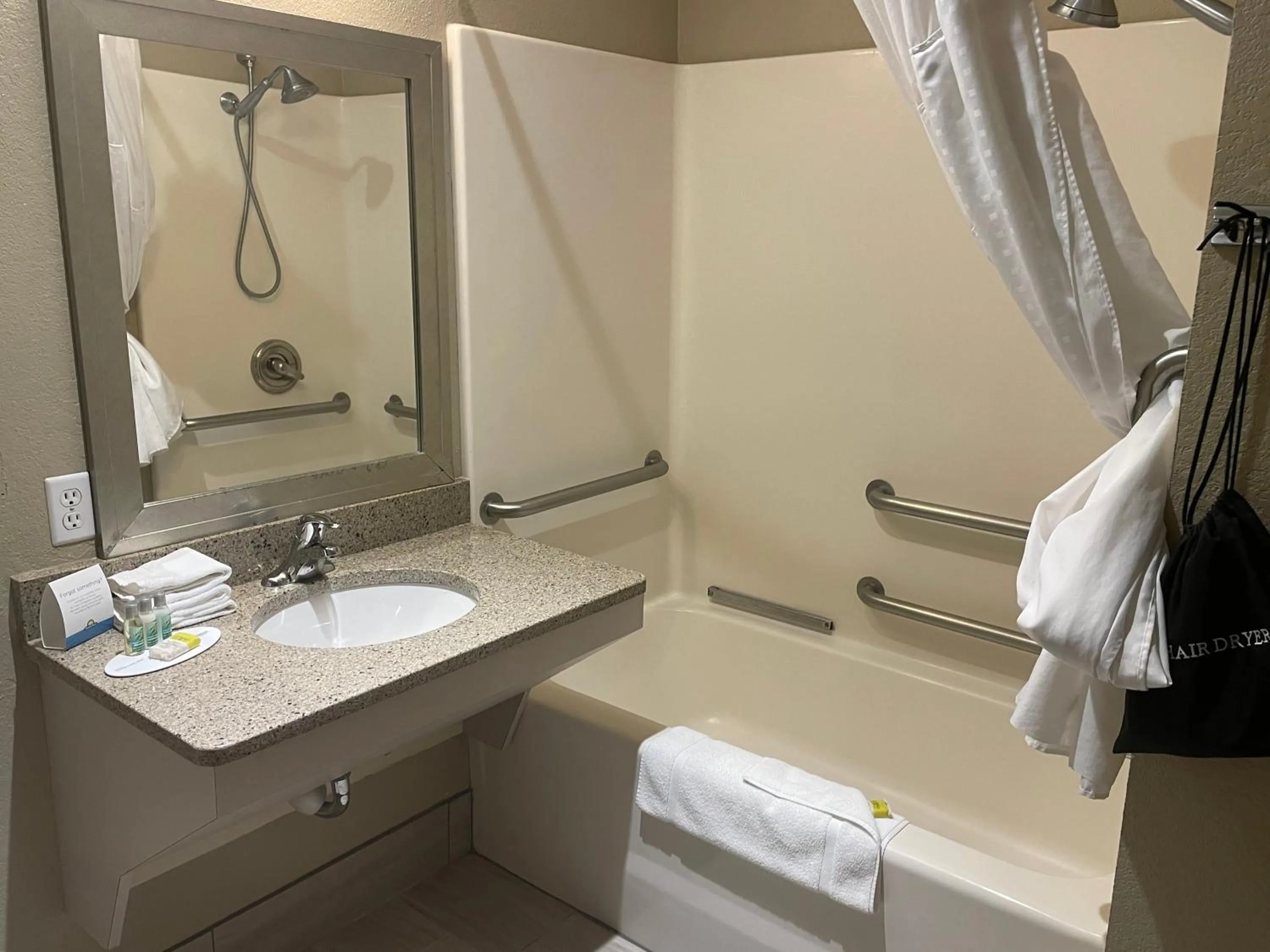 Queen Suite with Mobility/Hearing Impaired Access - Non-Smoking in Spark by Hilton La Crosse Onalaska