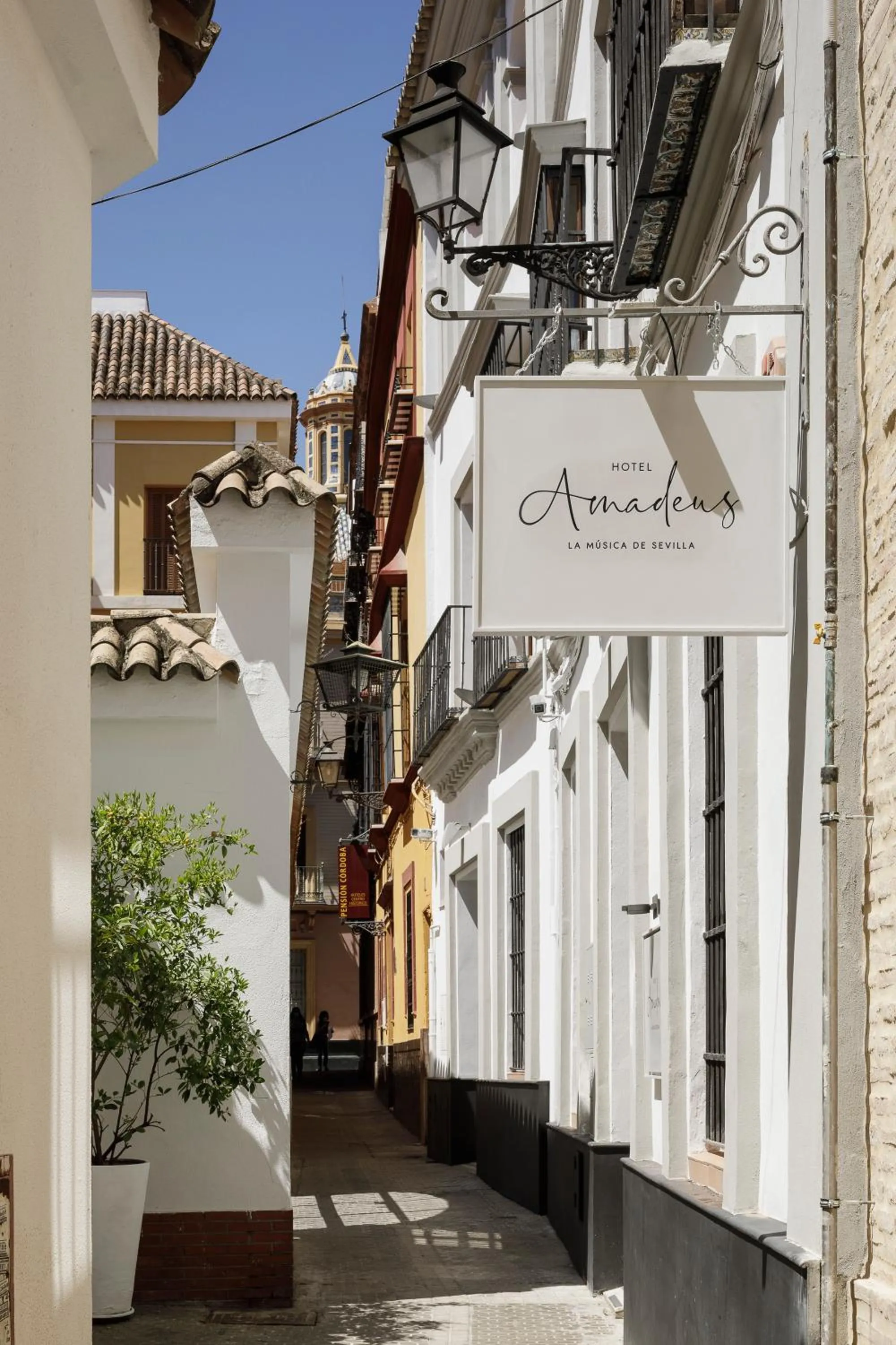 Property building in Hotel Amadeus Sevilla
