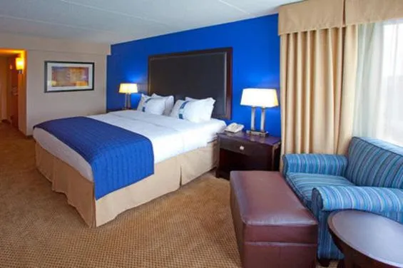 Photo of the whole room, Bed in Holiday Inn Manassas - Battlefield by IHG