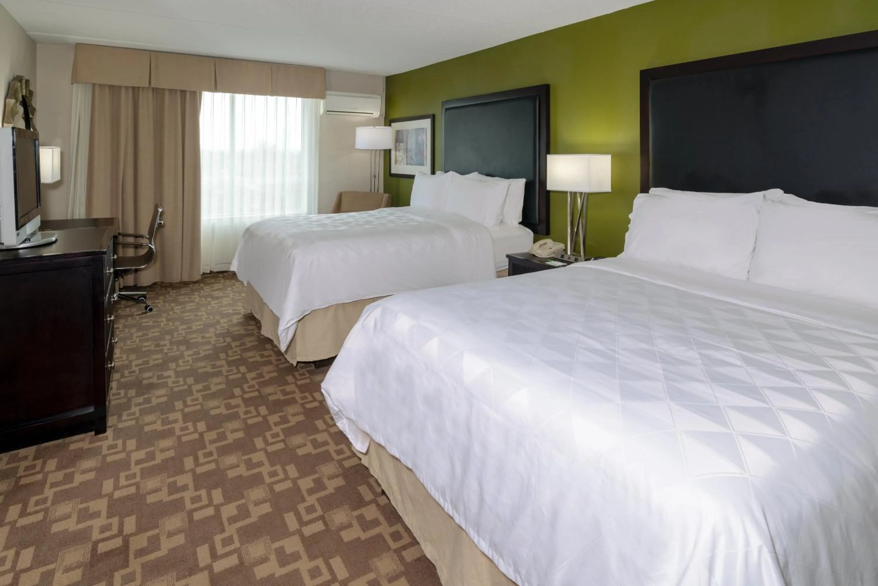 Photo of the whole room, Bed in Holiday Inn Manassas - Battlefield by IHG