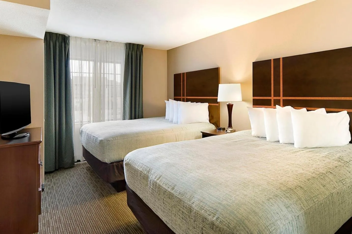 Bedroom, Bed in Aspen Suites - Rochester