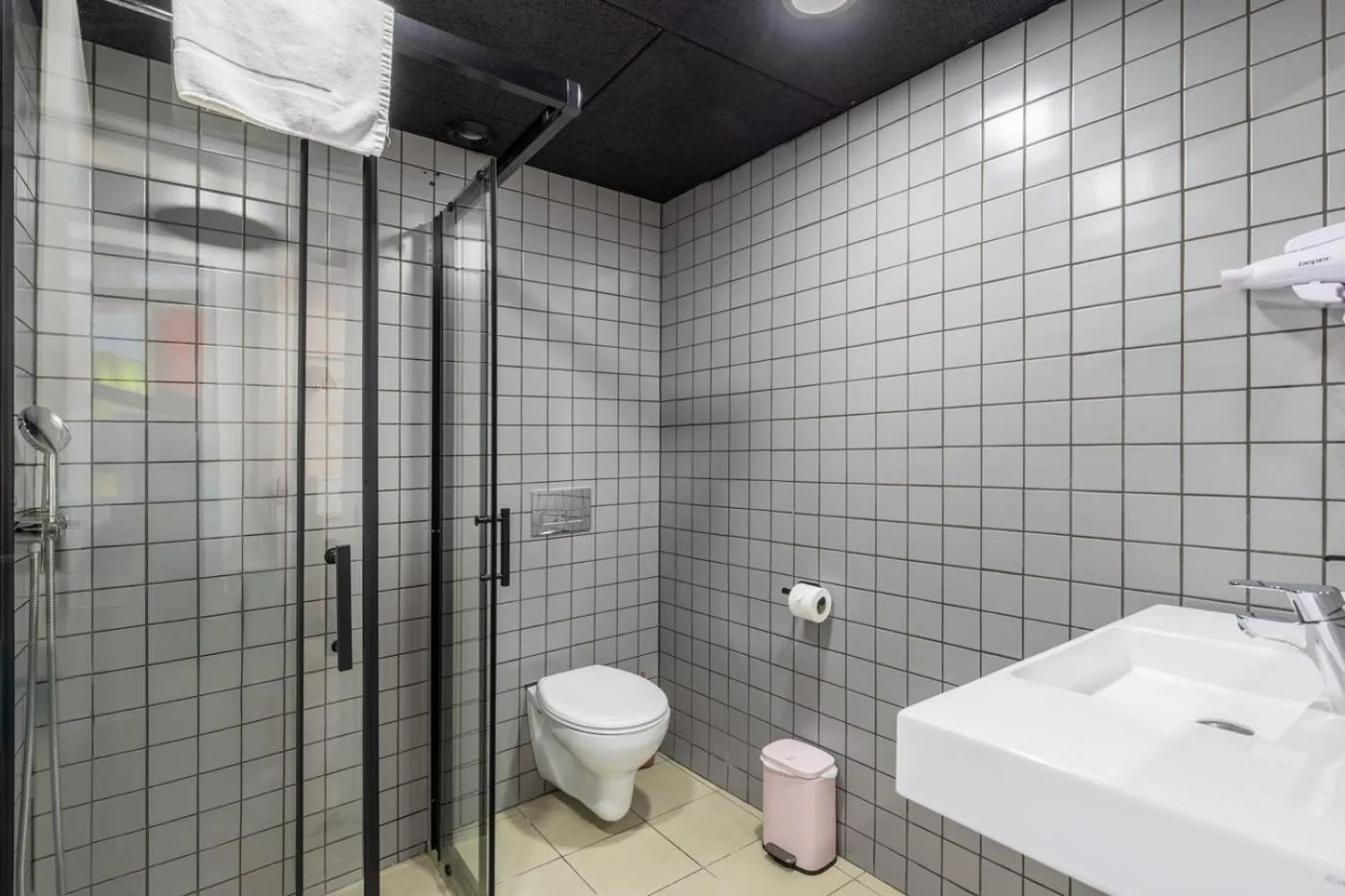 Shower in Brick Palma - Turismo de Interior