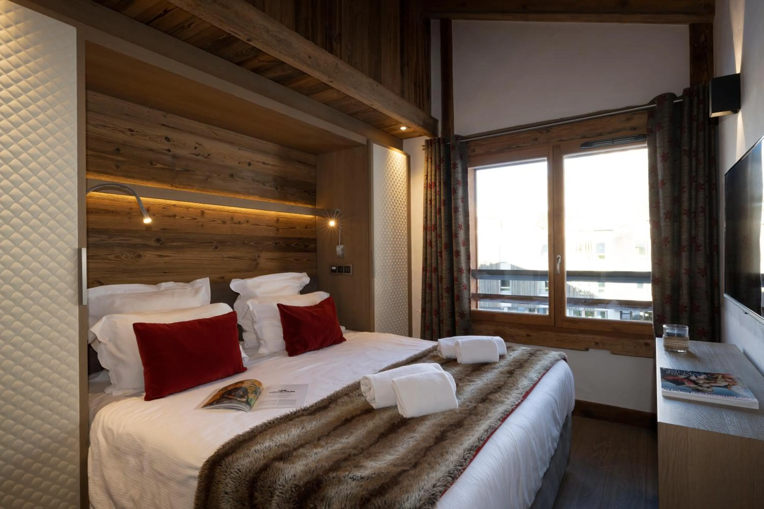 Bedroom, Bed in MGM Hôtels & Résidences - Résidence Le Cristal de Jade