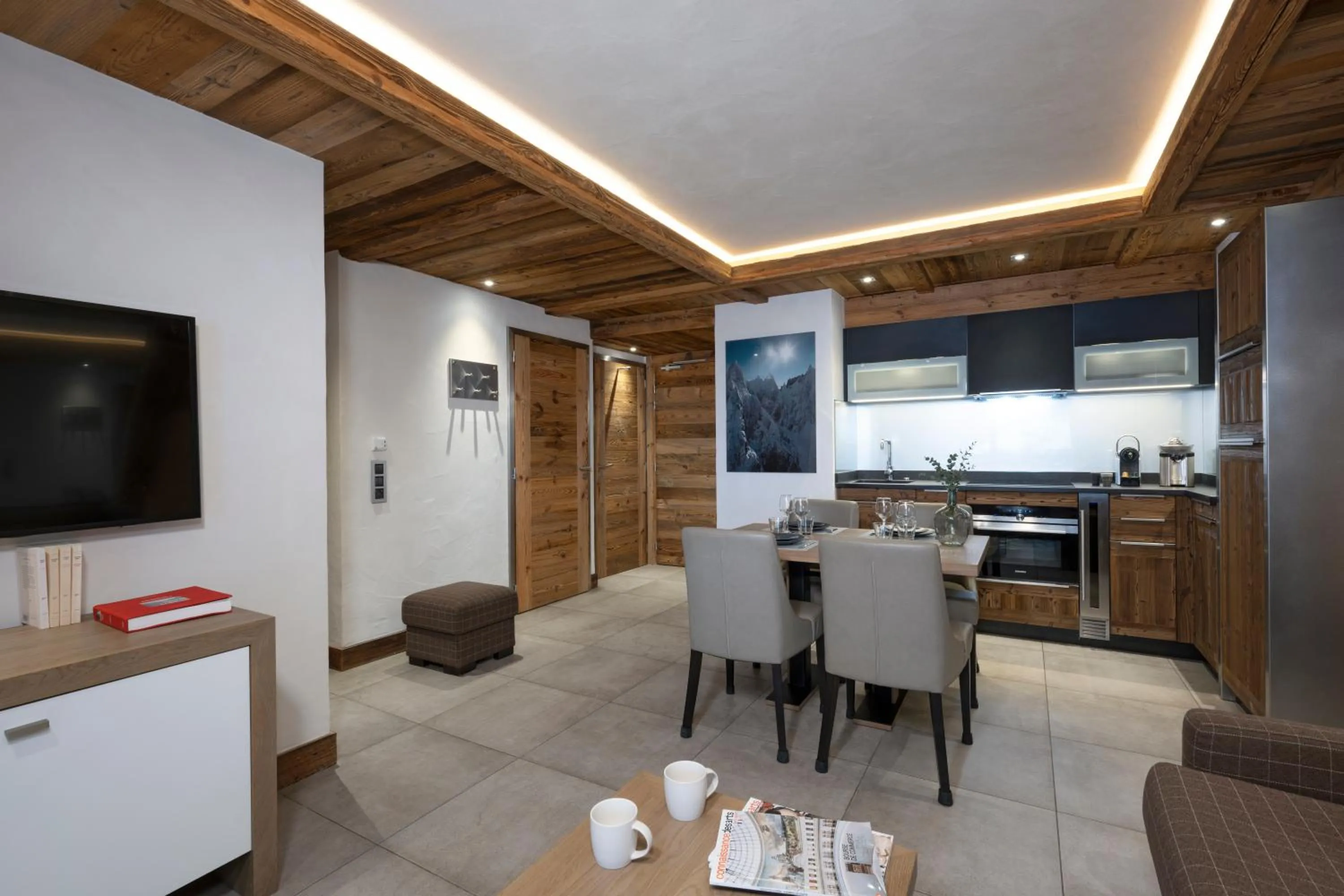 TV and multimedia in MGM Hôtels & Résidences - Résidence Le Cristal de Jade