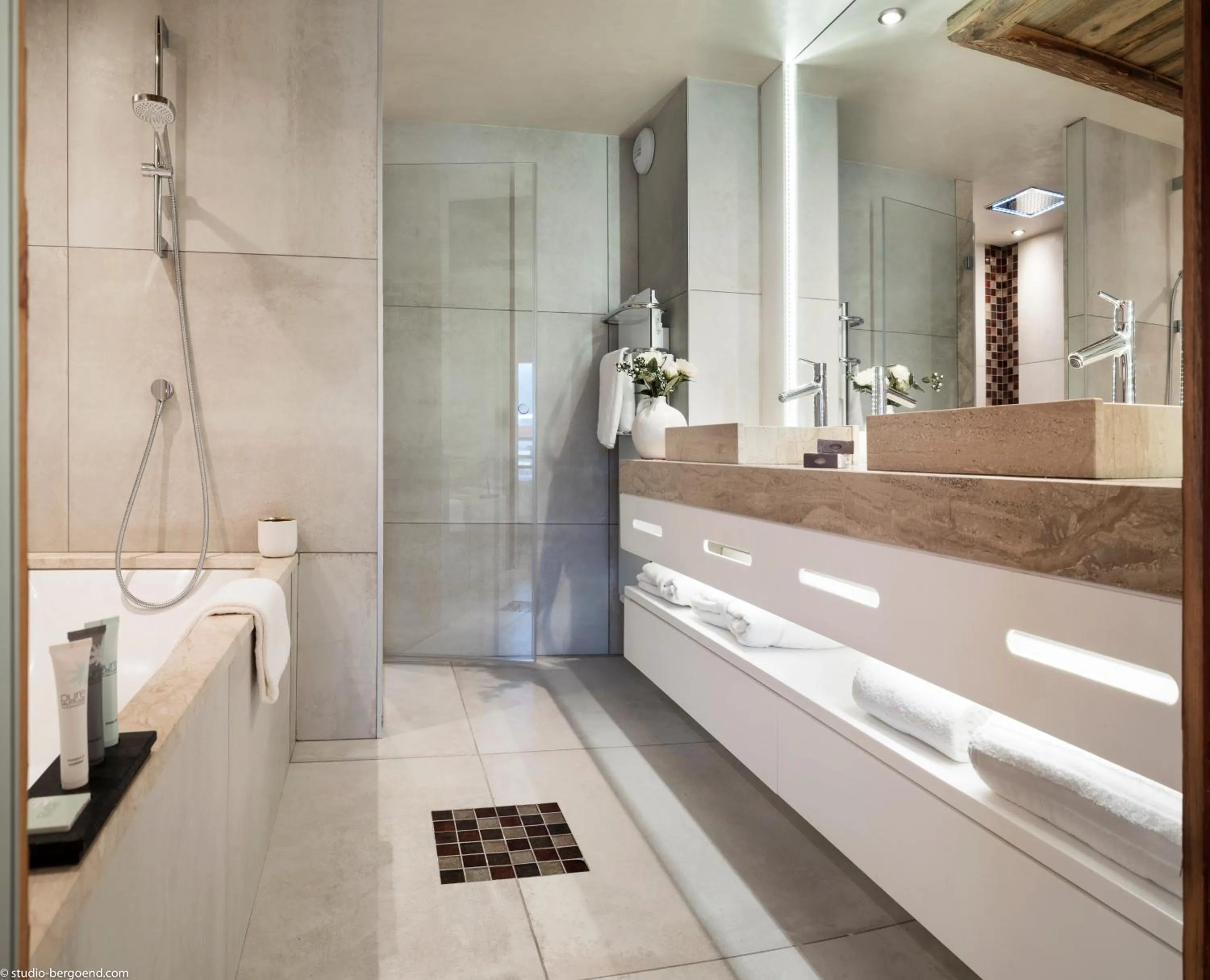 Shower in MGM Hôtels & Résidences - Résidence Le Cristal de Jade