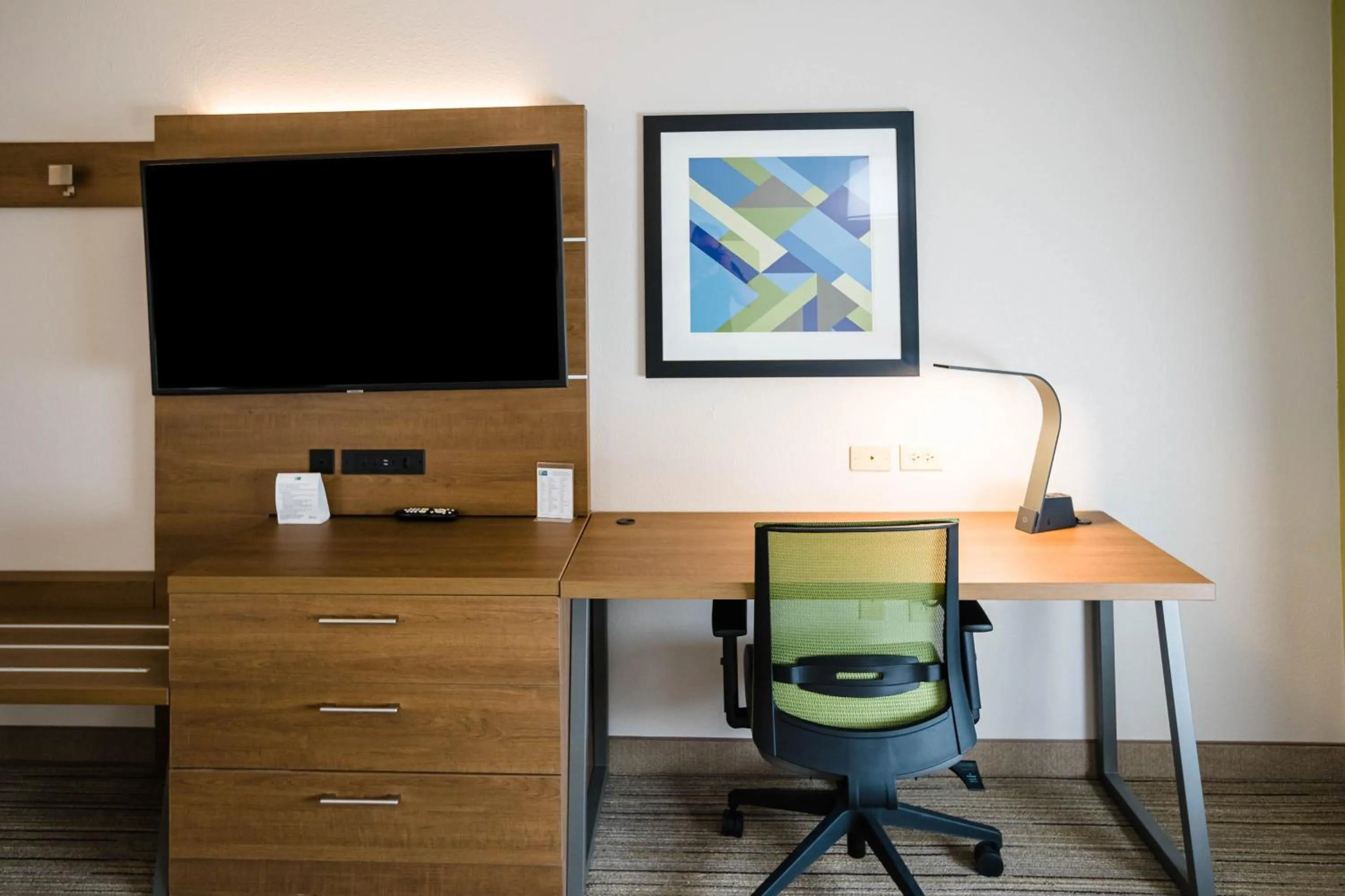 Photo of the whole room in Holiday Inn Express & Suites Knoxville-Farragut by IHG