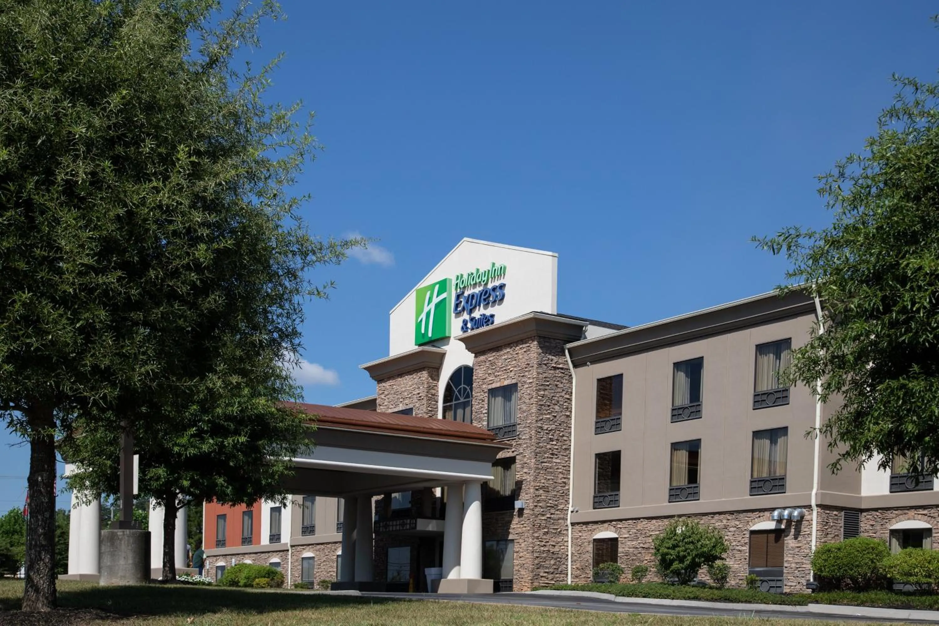 Property building in Holiday Inn Express & Suites Knoxville-Farragut by IHG