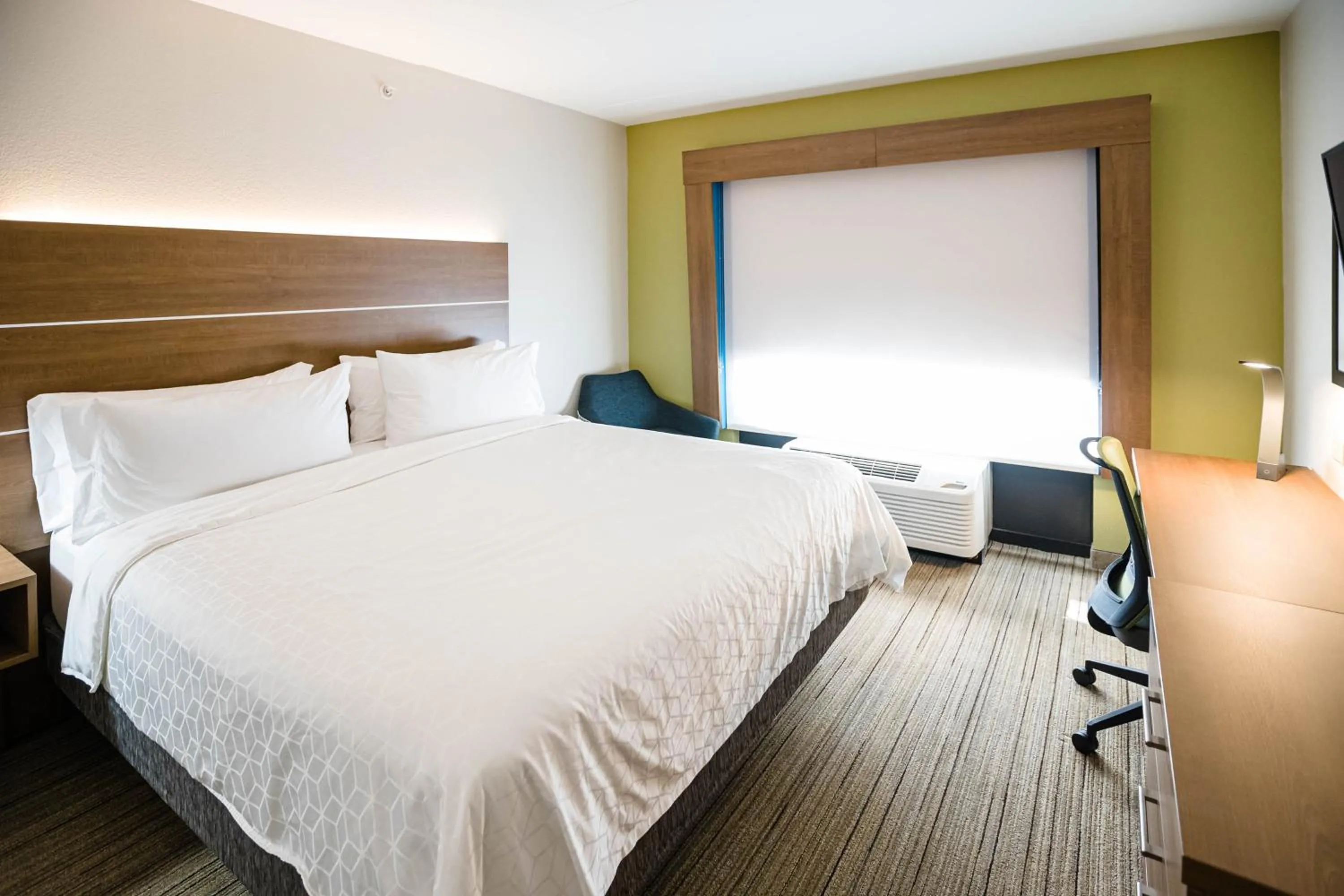 Bedroom, Bed in Holiday Inn Express & Suites Knoxville-Farragut by IHG