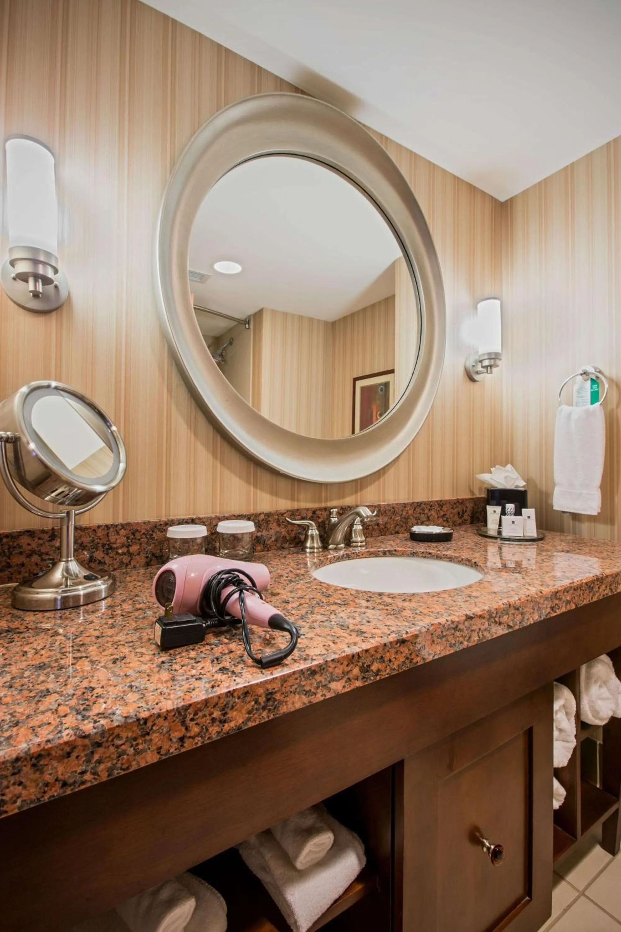 Bathroom in Sonesta Milwaukee West Wauwatosa