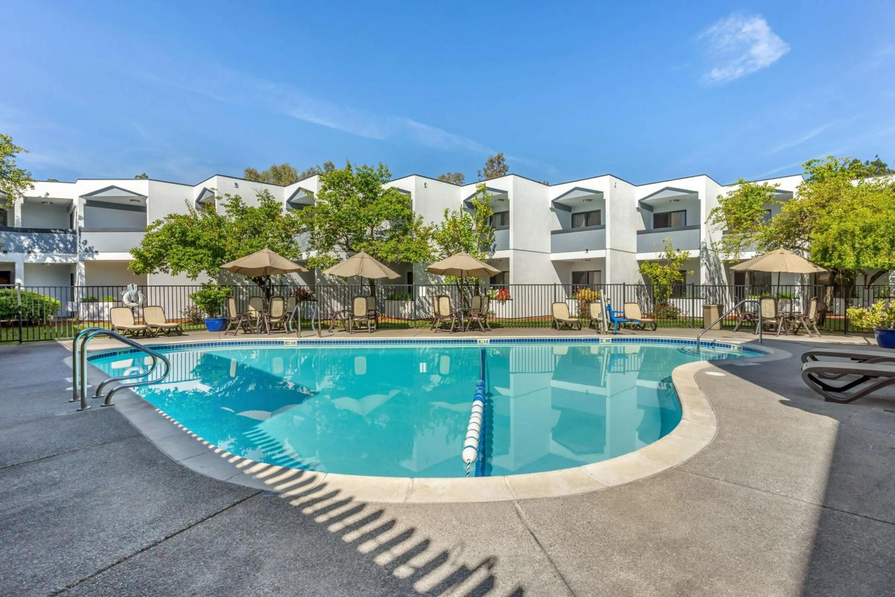 Pool view in Best Western Plus Wine Country Inn & Suites