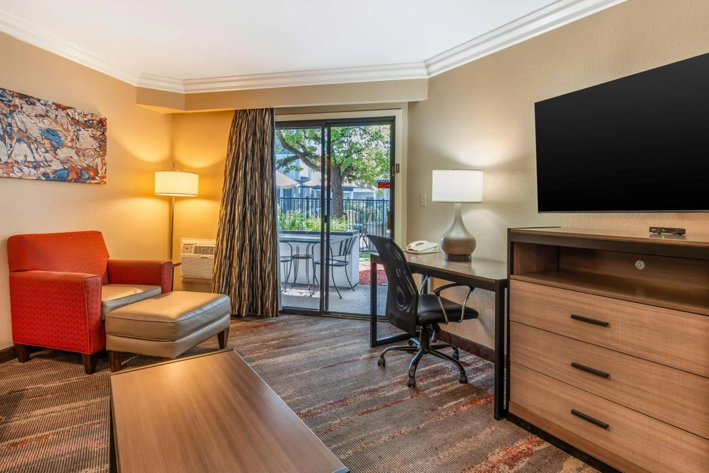 Bedroom in Best Western Plus Wine Country Inn & Suites