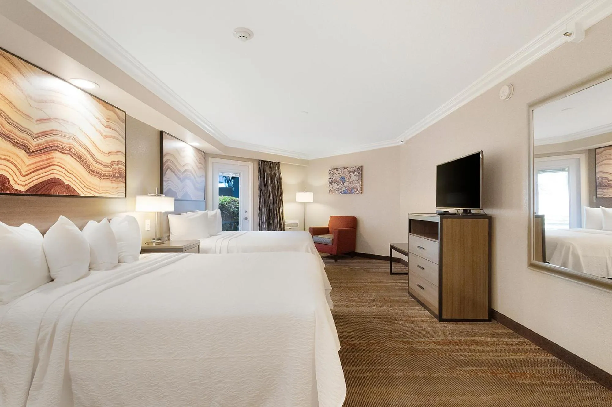 Bed in Best Western Plus Wine Country Inn & Suites