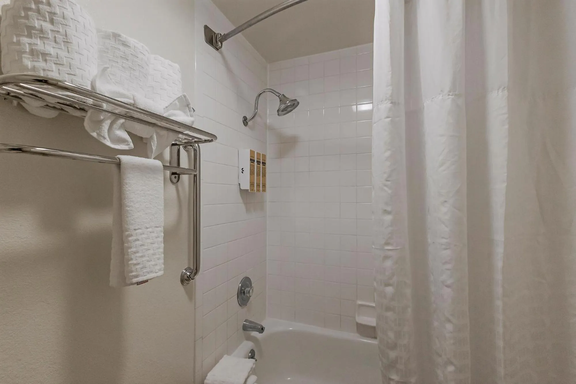 Shower in Best Western Plus Wine Country Inn & Suites