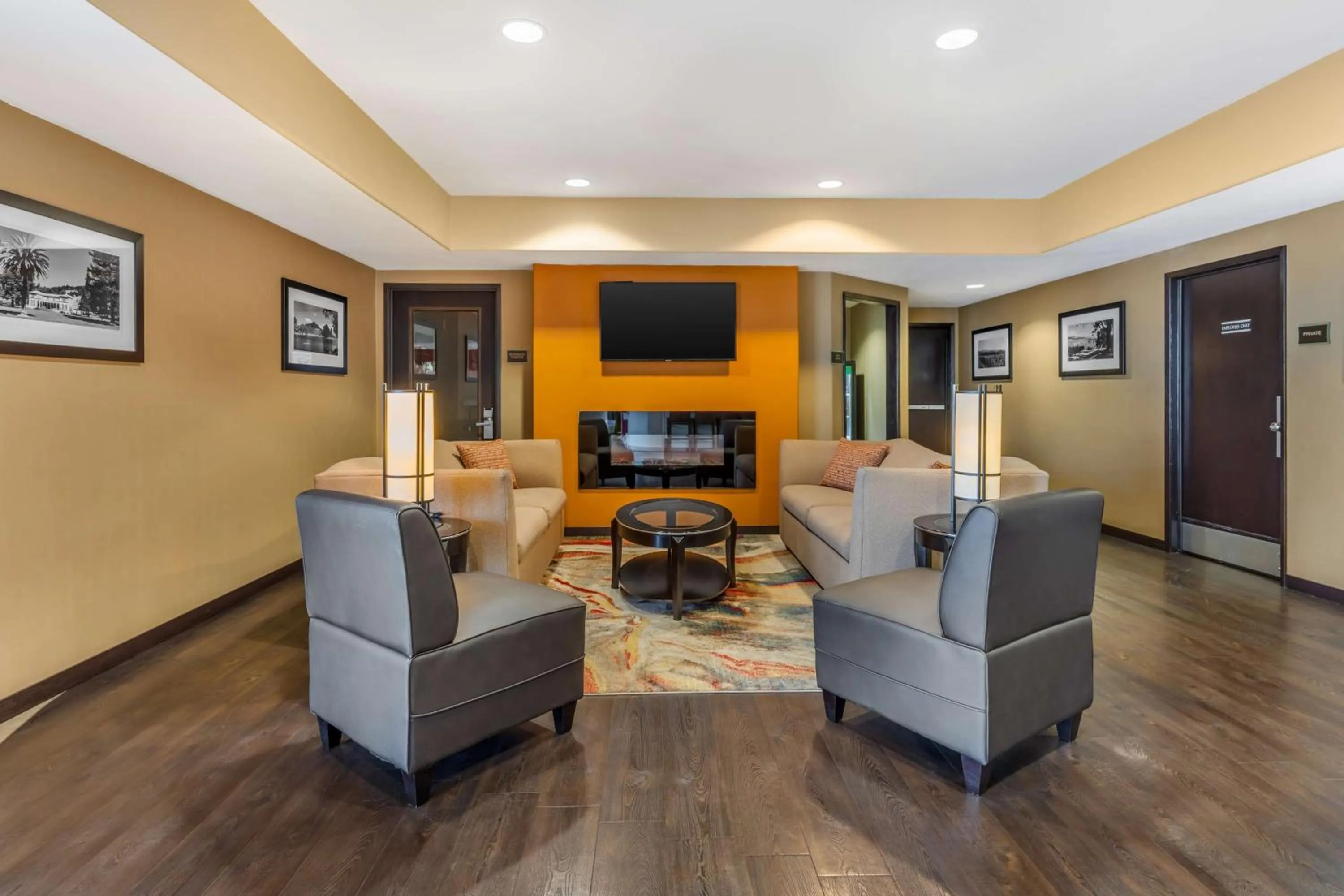 Lobby or reception in Best Western Plus Wine Country Inn & Suites