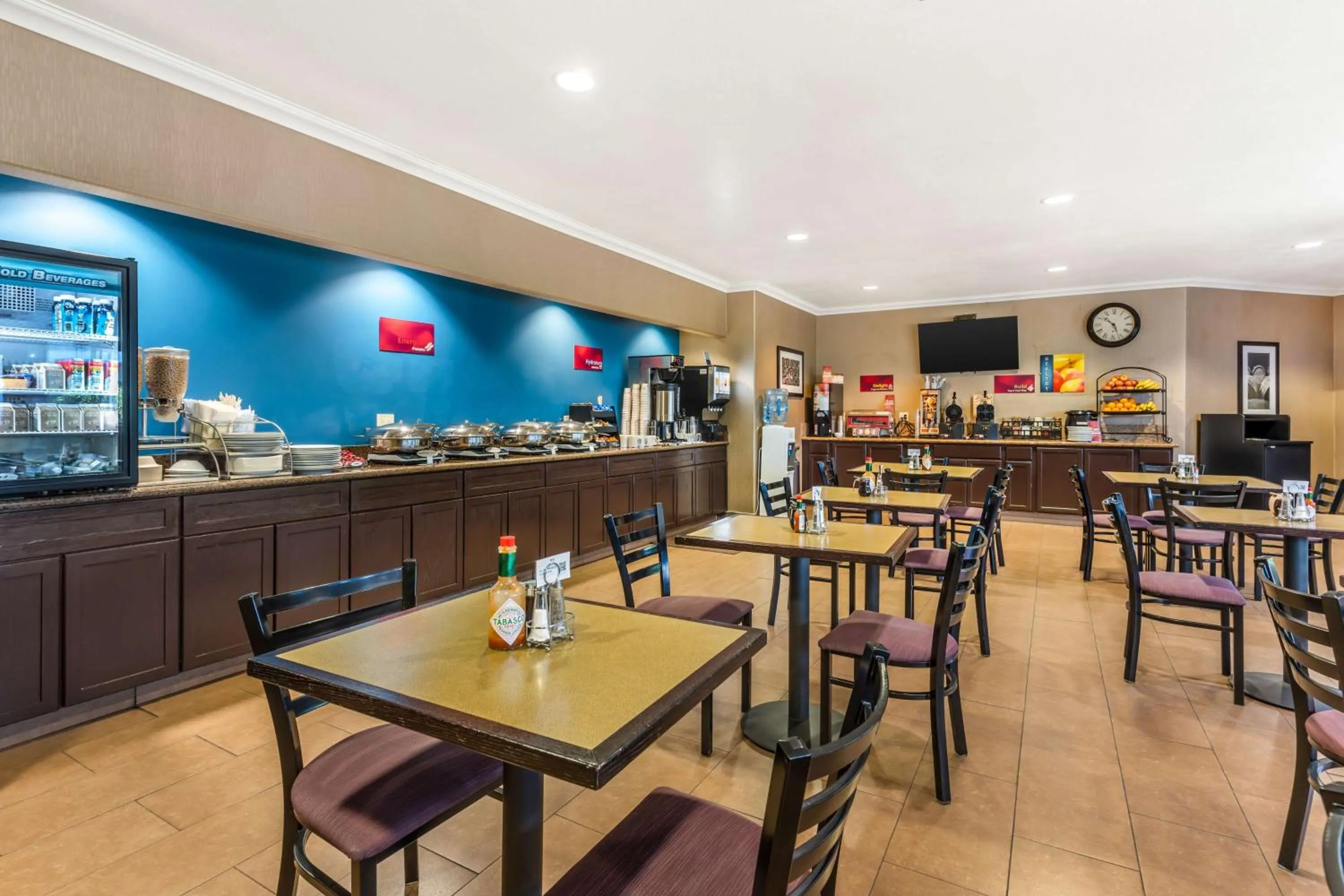 Breakfast in Best Western Plus Wine Country Inn & Suites