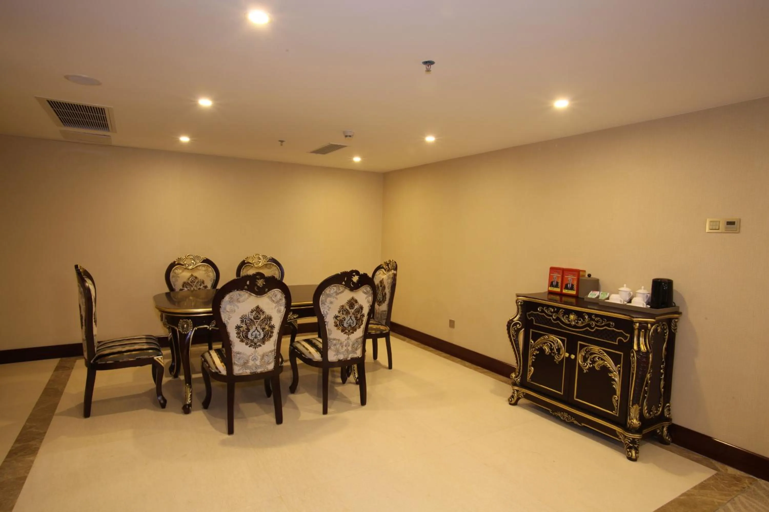 Restaurant/places to eat in Guangzhou Jin Wan Li Business Hotel