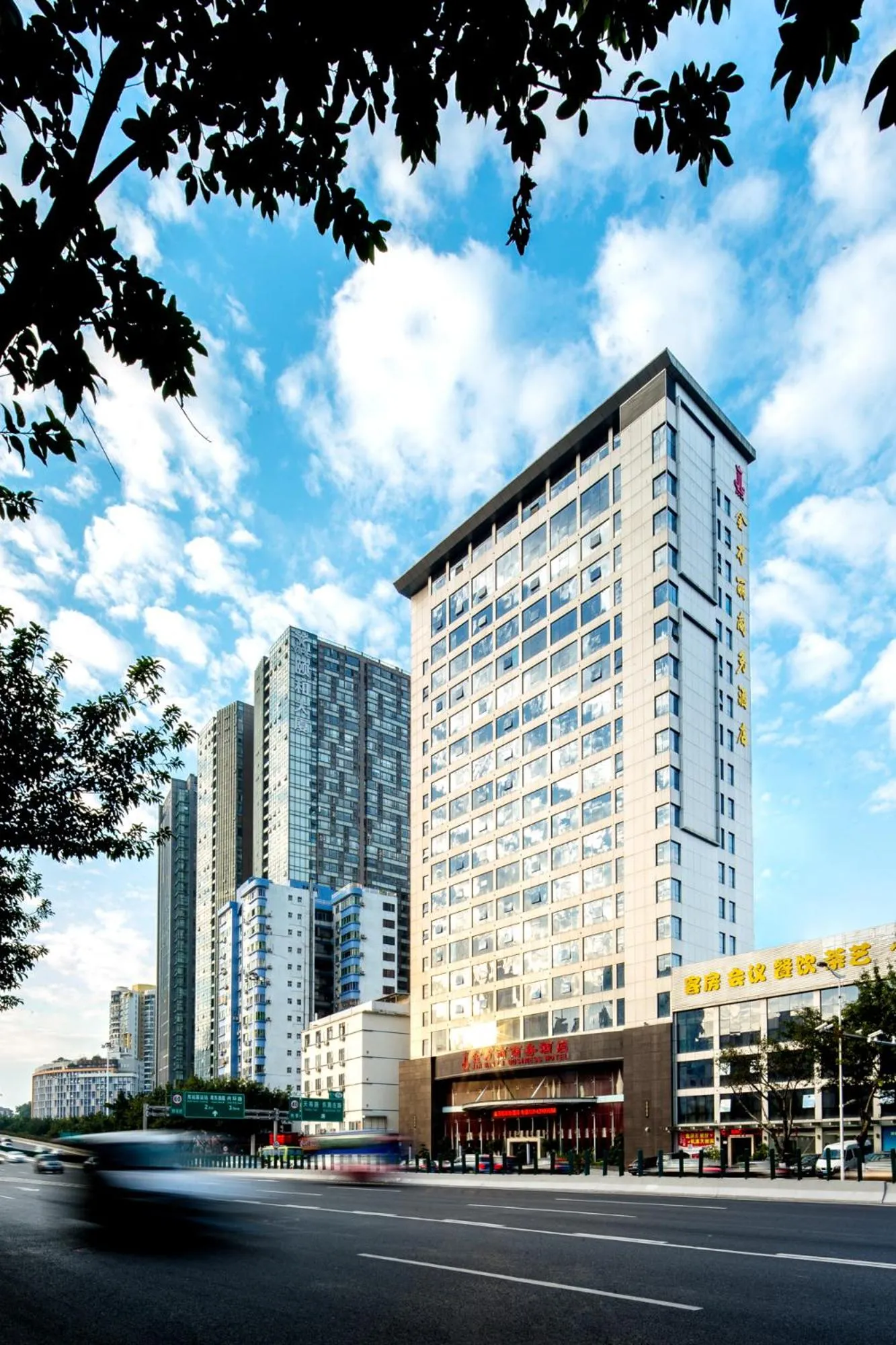Nearby landmark in Guangzhou Jin Wan Li Business Hotel
