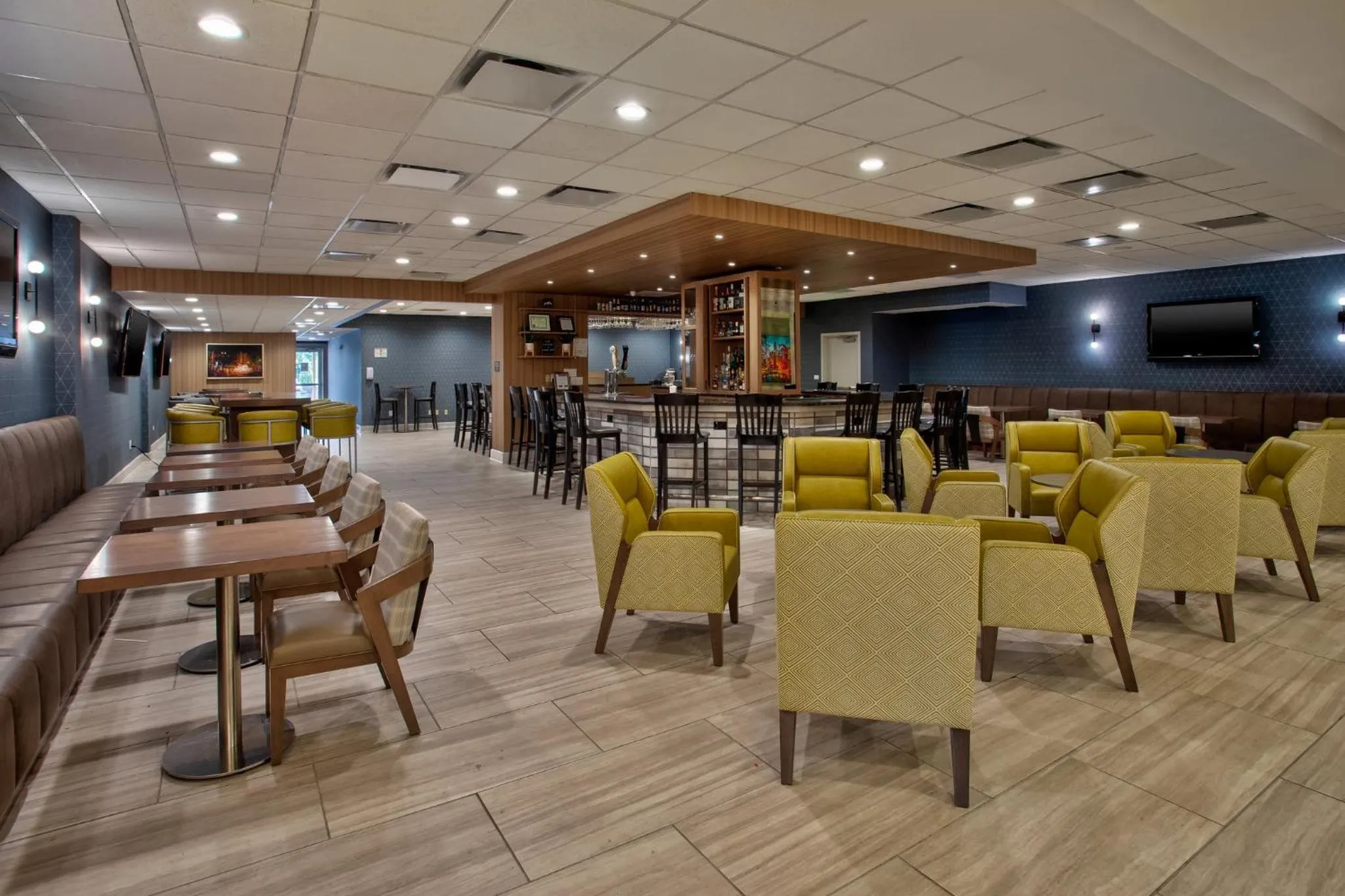 Restaurant/places to eat in Crowne Plaza Chicago-Northbrook, an IHG Hotel