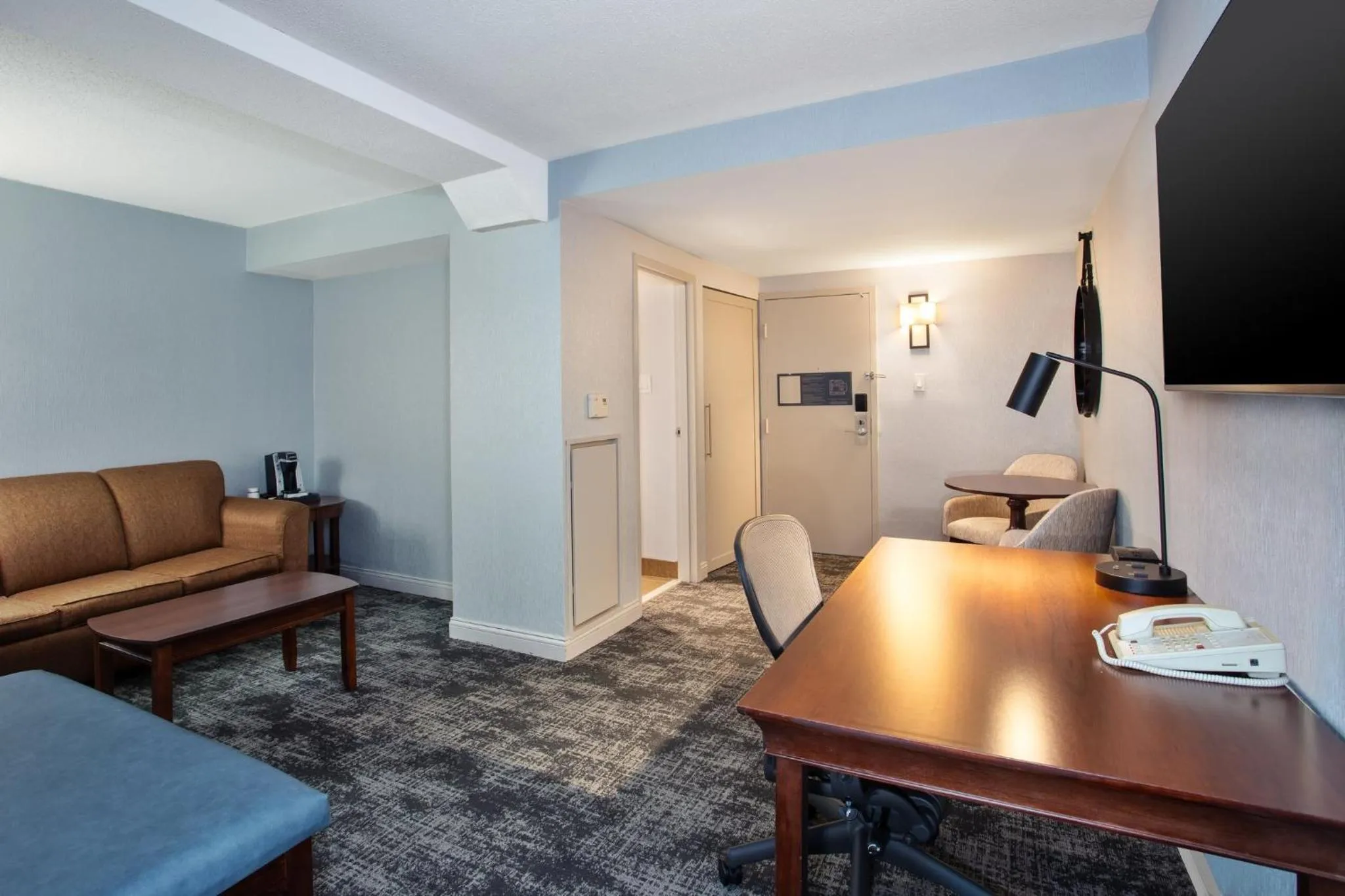 Photo of the whole room in Crowne Plaza Chicago-Northbrook, an IHG Hotel