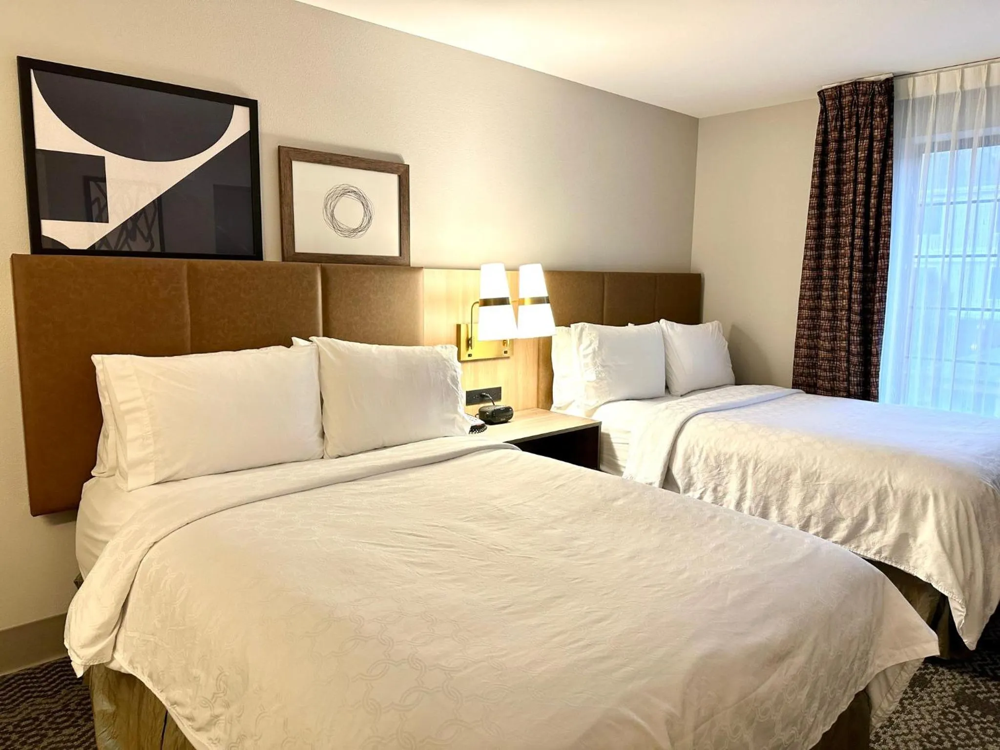 Photo of the whole room, Bed in Staybridge Suites Milwaukee West-Oconomowoc by IHG