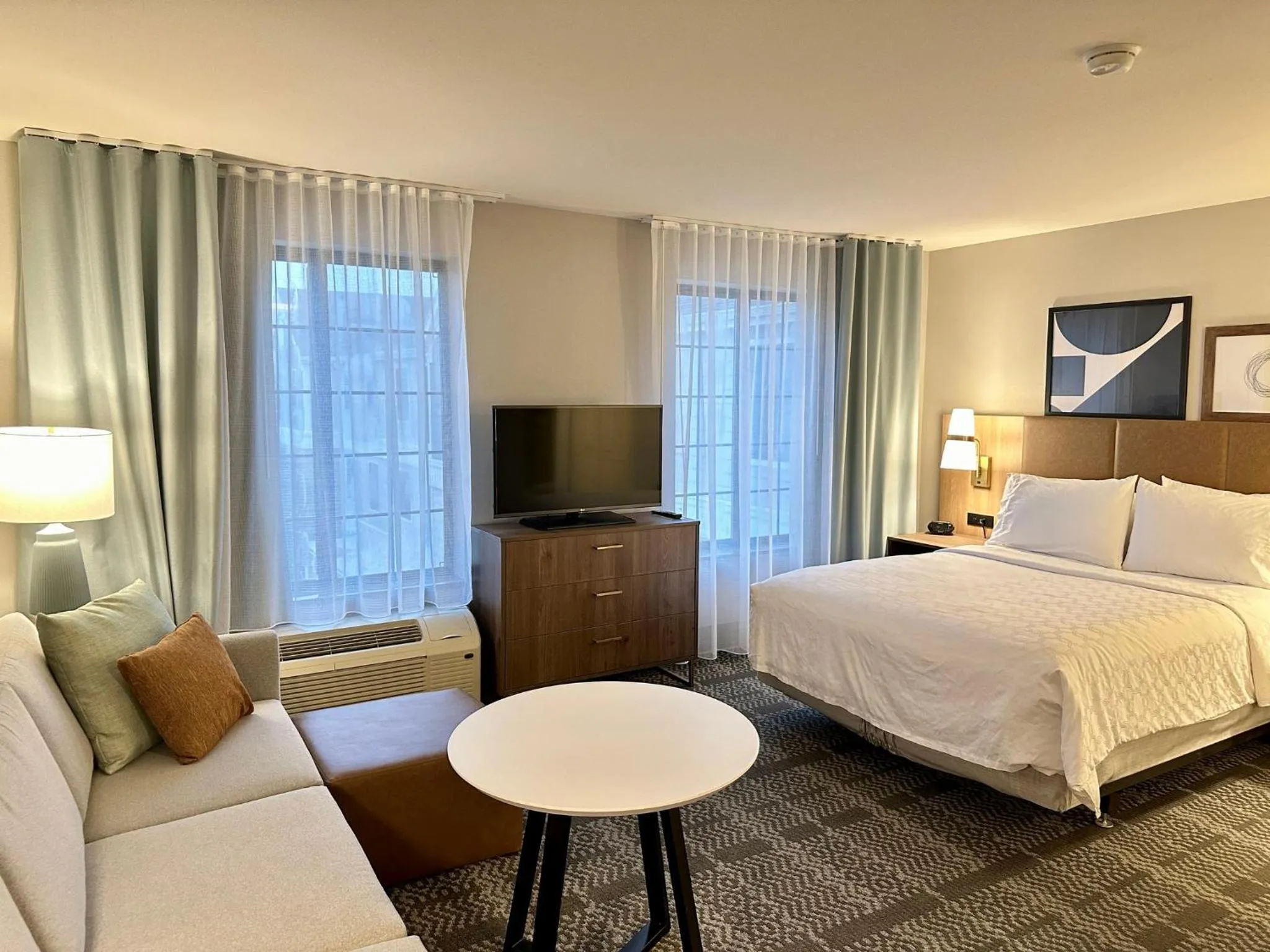 Photo of the whole room, Bed in Staybridge Suites Milwaukee West-Oconomowoc by IHG