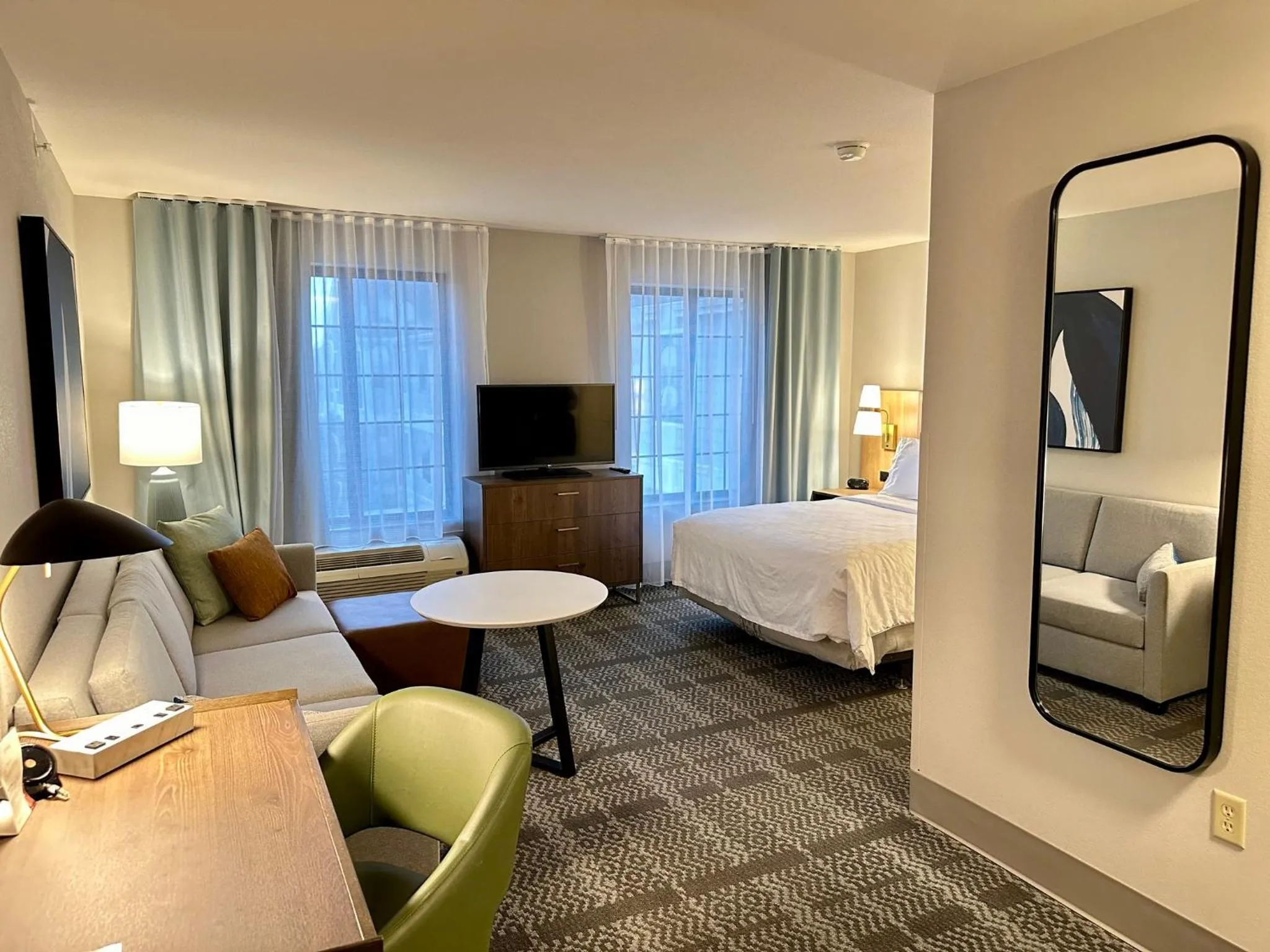 Photo of the whole room, Bed in Staybridge Suites Milwaukee West-Oconomowoc by IHG