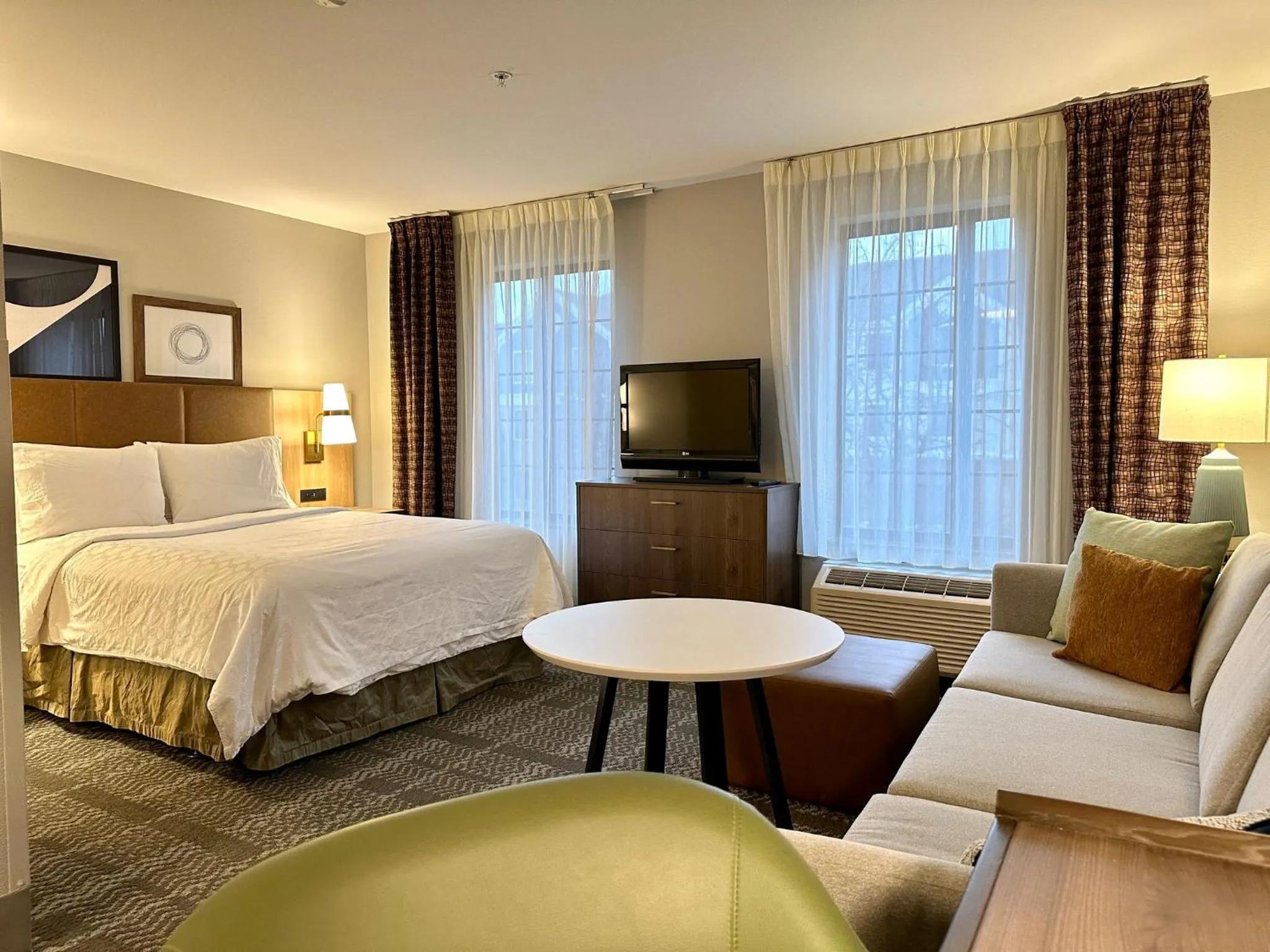 Photo of the whole room, Bed in Staybridge Suites Milwaukee West-Oconomowoc by IHG