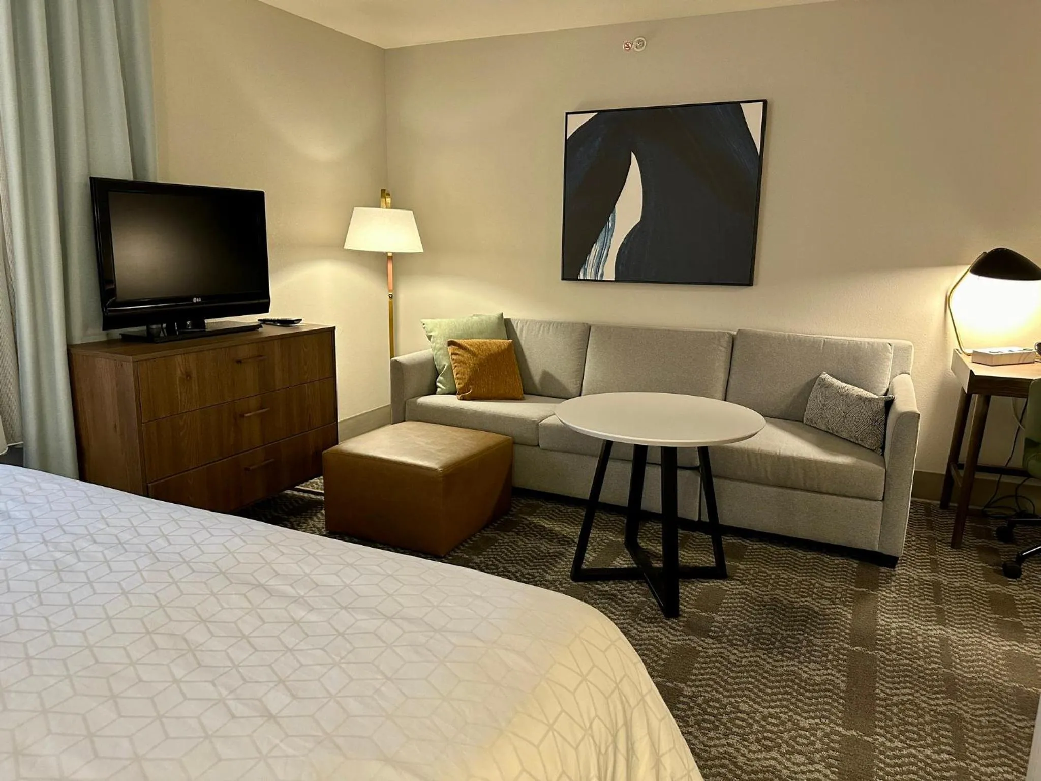 Photo of the whole room, Bed in Staybridge Suites Milwaukee West-Oconomowoc by IHG