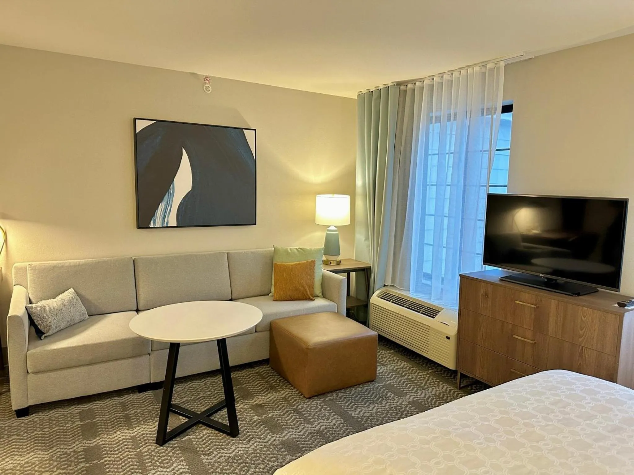 Photo of the whole room, Bed in Staybridge Suites Milwaukee West-Oconomowoc by IHG