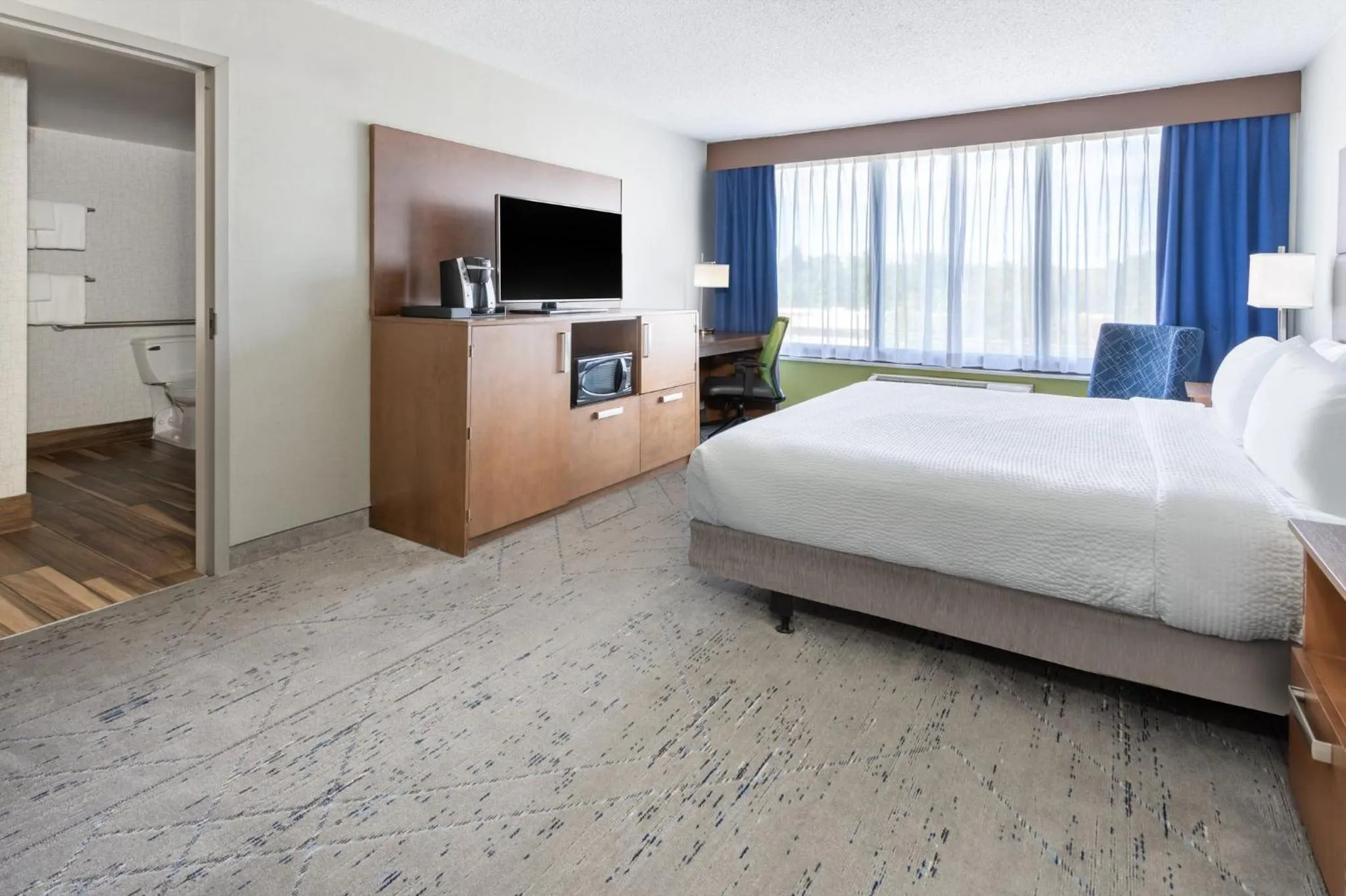 Photo of the whole room, Bed in Holiday Inn Express & Suites Ft. Washington - Philadelphia by IHG