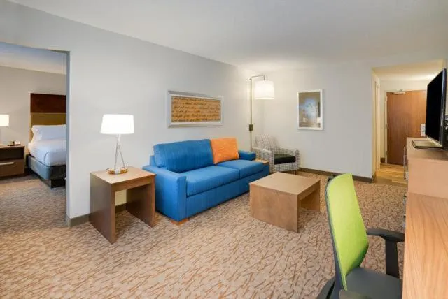 Bed in Holiday Inn Express & Suites Ft. Washington - Philadelphia by IHG