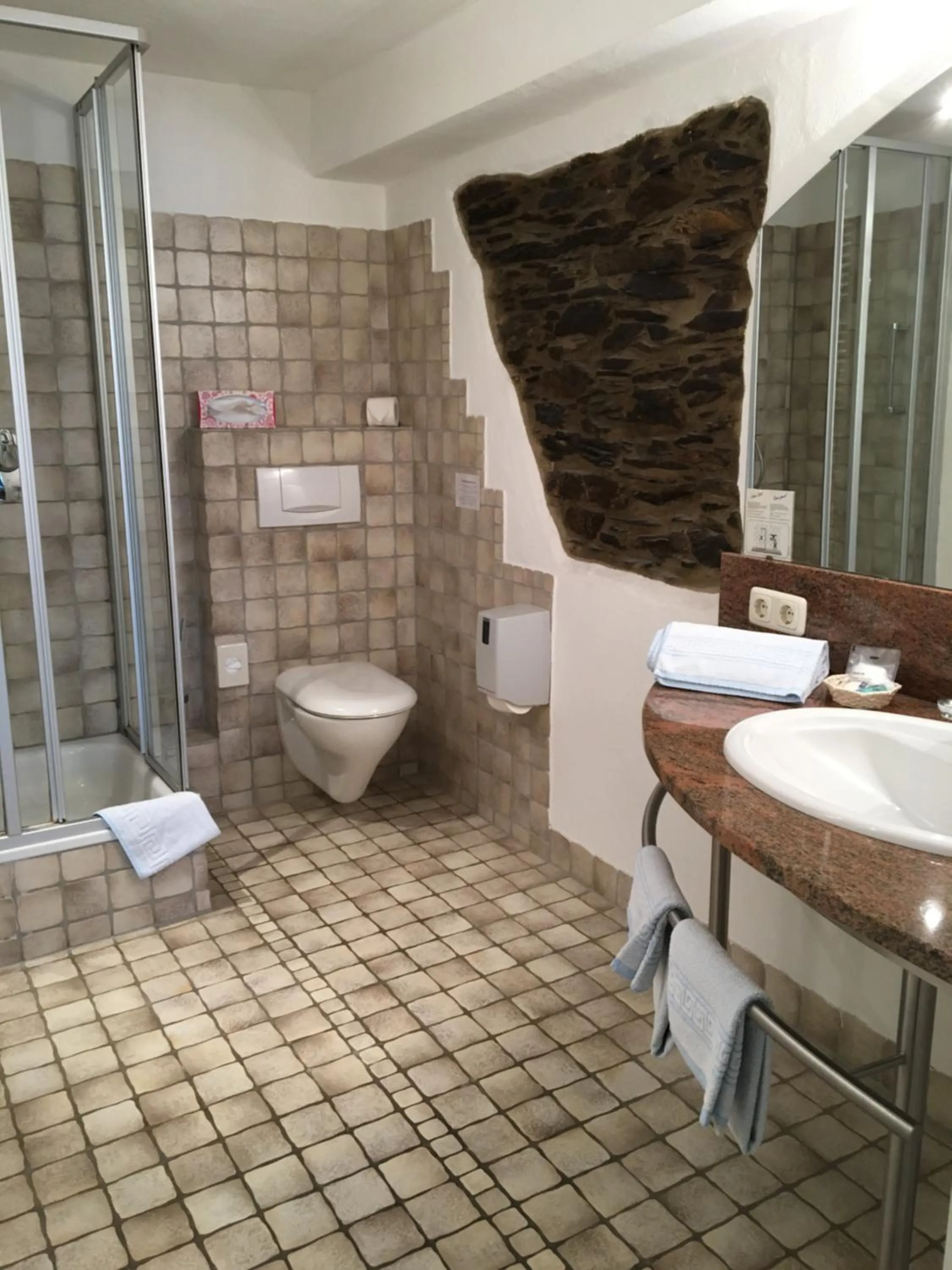 Bathroom in Hotel Springiersbacher-Hof