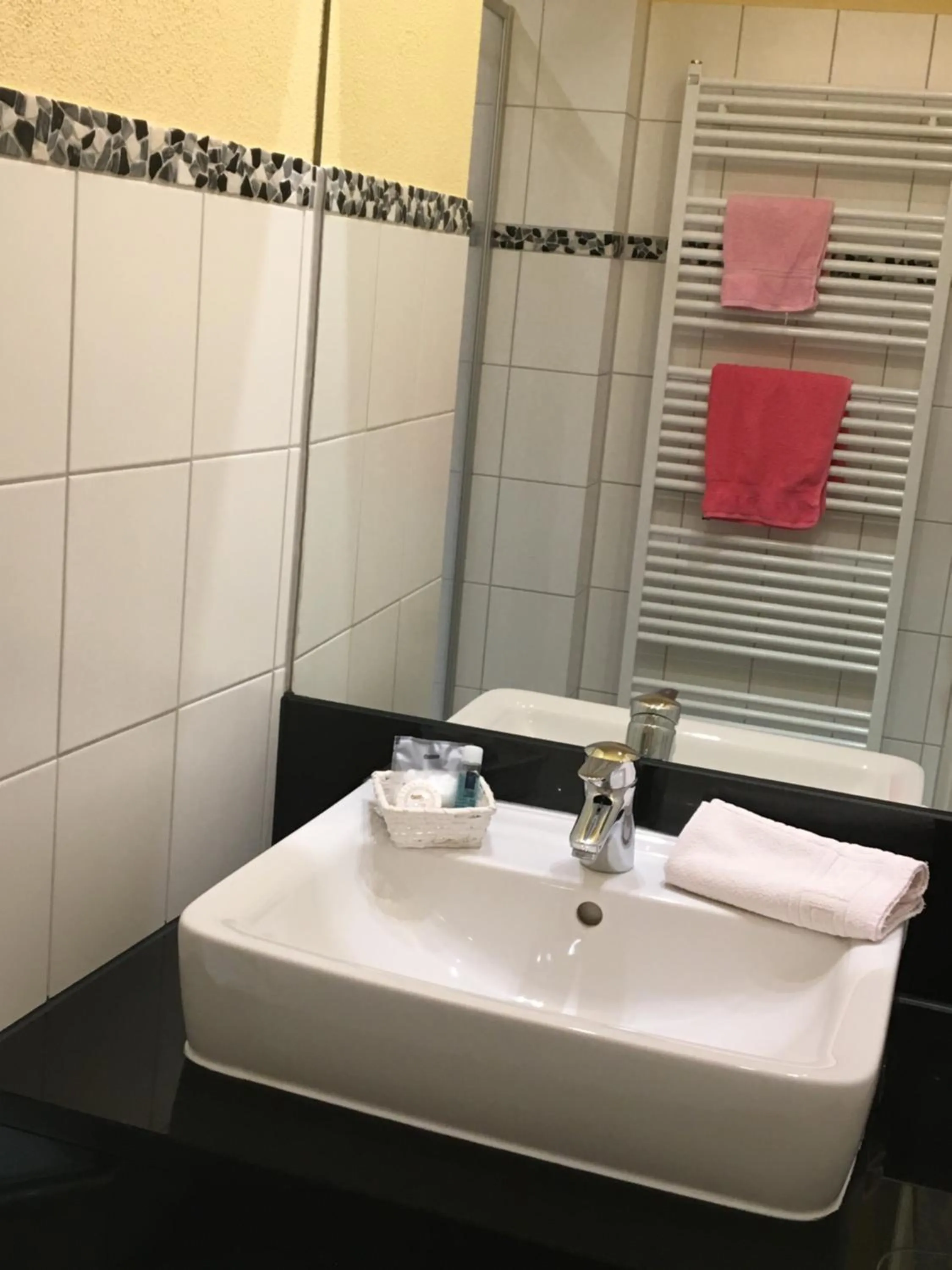 Bathroom in Hotel Springiersbacher-Hof