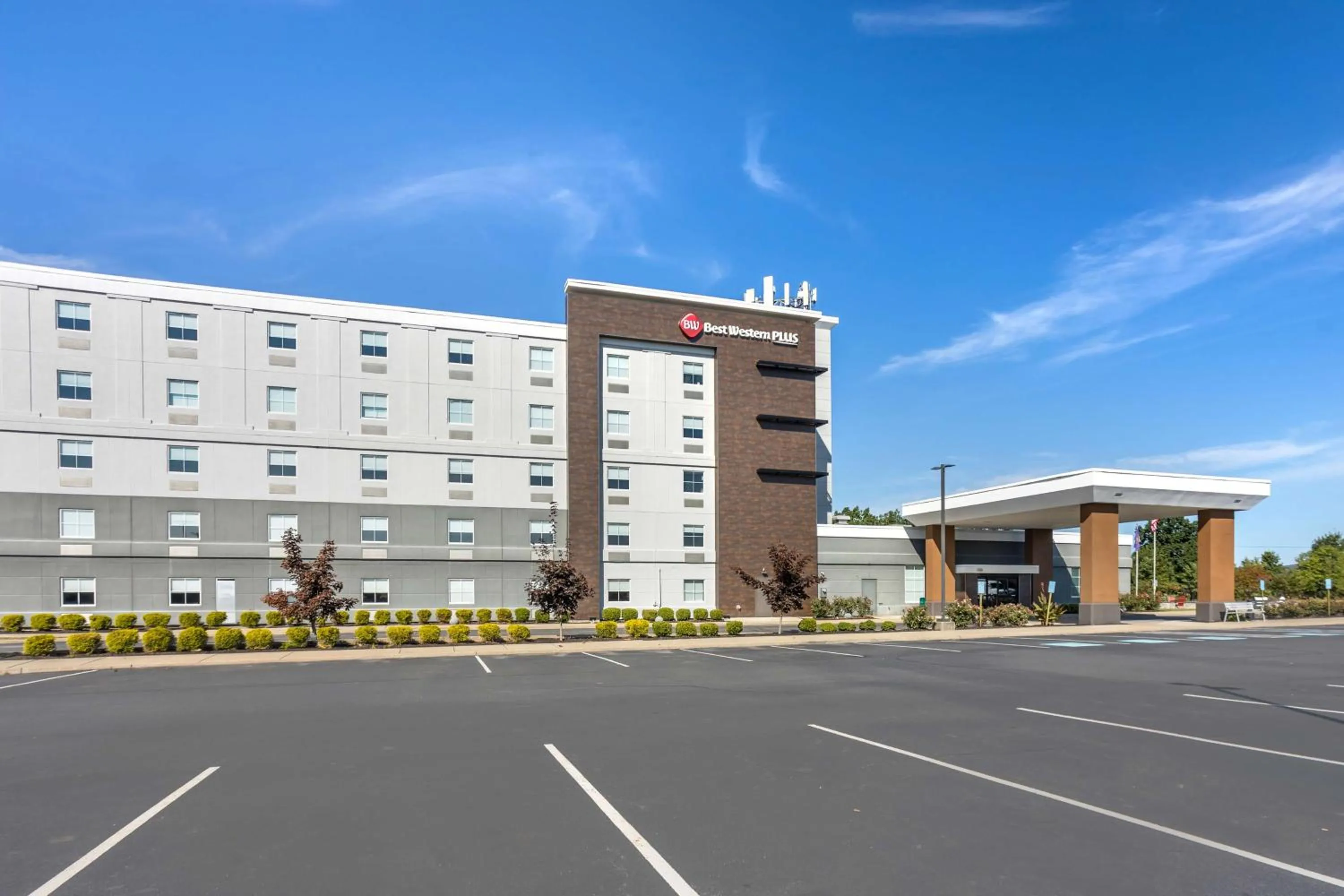 Property building in Best Western Plus Wilkes Barre-Scranton Airport Hotel