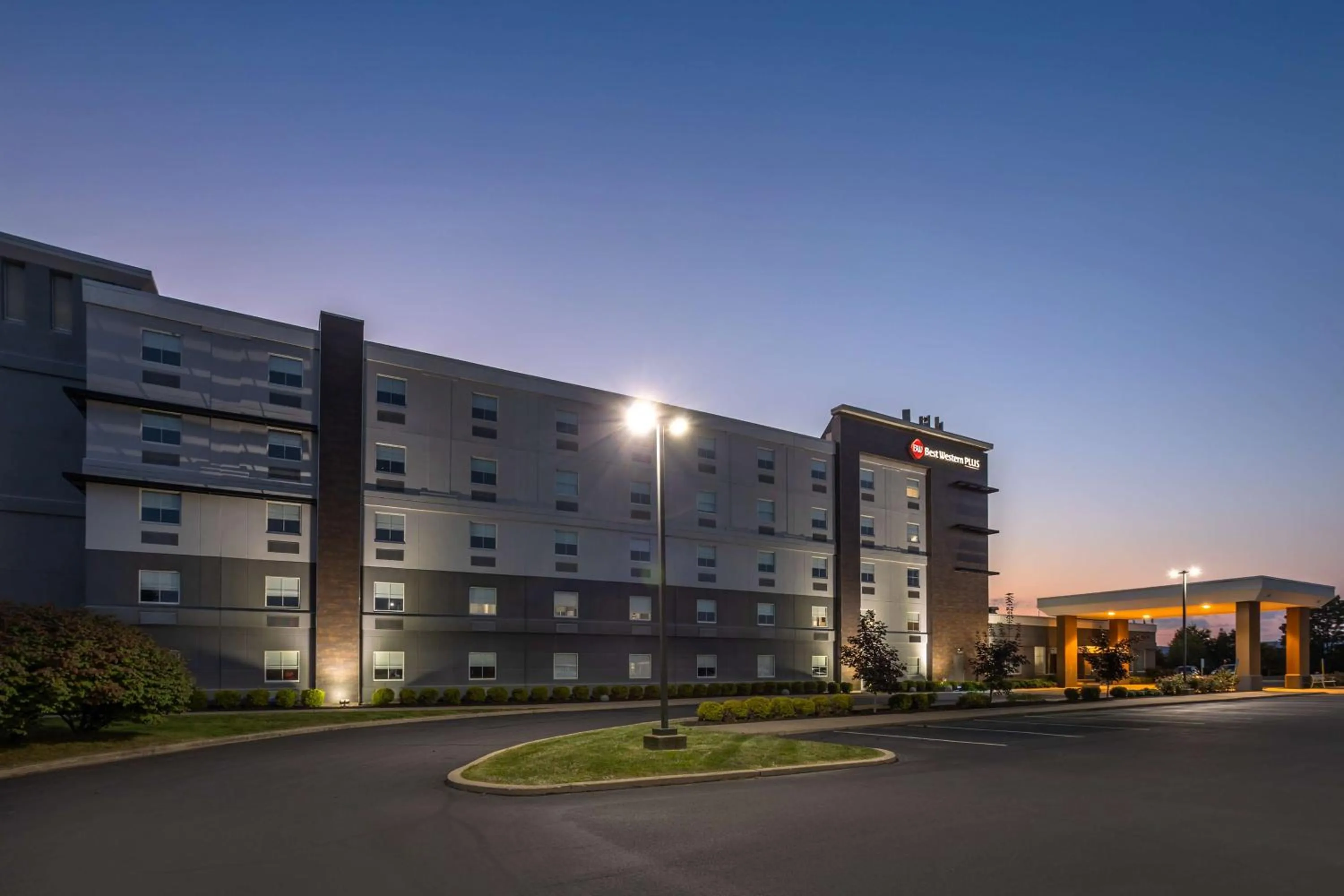 Property building in Best Western Plus Wilkes Barre-Scranton Airport Hotel