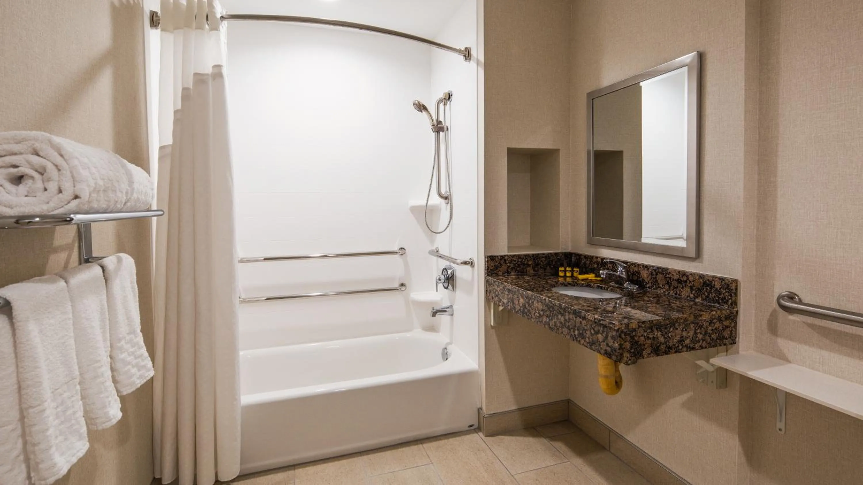 Bathroom, Bed in Best Western Plus Wilkes Barre-Scranton Airport Hotel