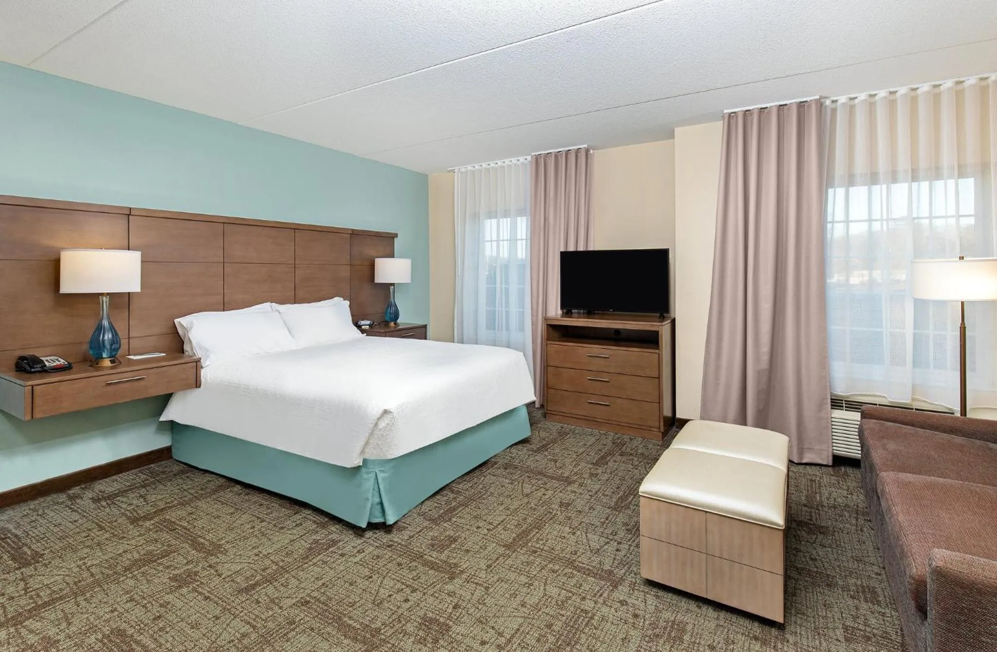 Photo of the whole room, Bed in Staybridge Suites-Knoxville Oak Ridge by IHG