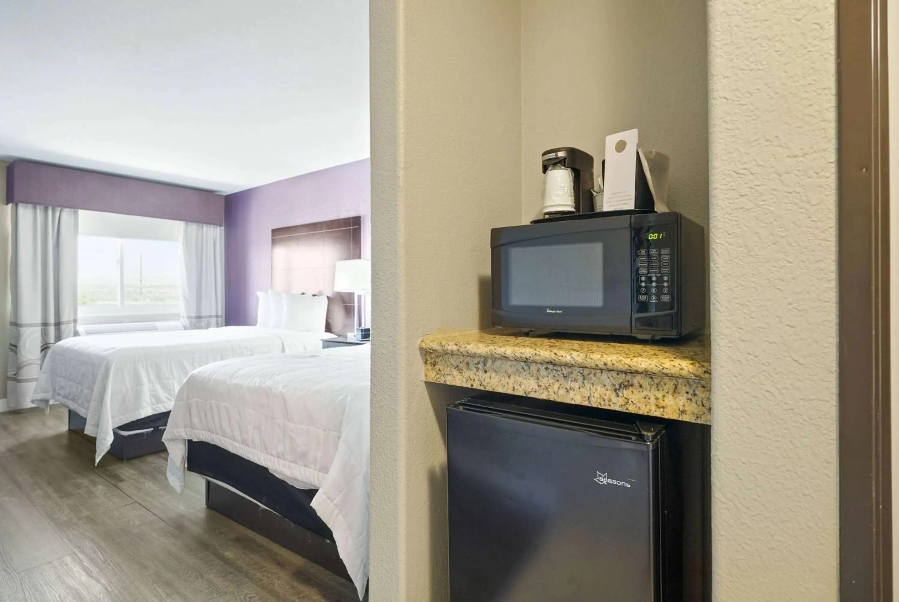 Photo of the whole room, Bed in La Quinta by Wyndham Henderson-Northeast Denver