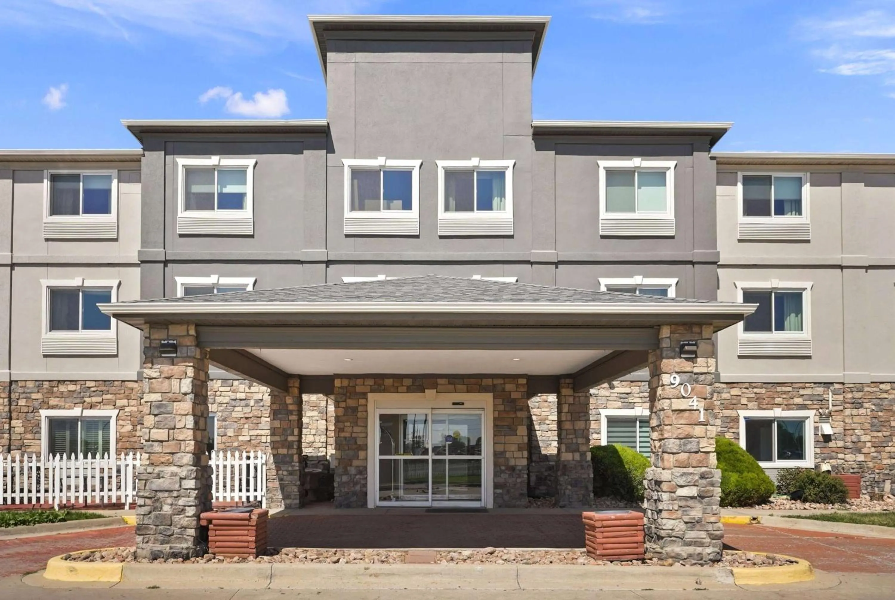 Property building in La Quinta by Wyndham Henderson-Northeast Denver