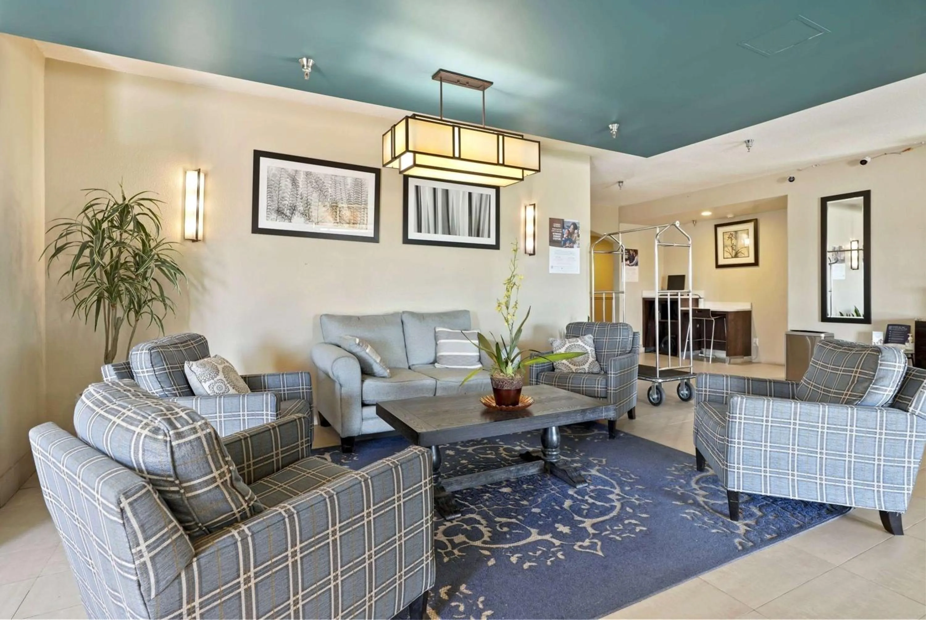 Lobby or reception in La Quinta by Wyndham Henderson-Northeast Denver