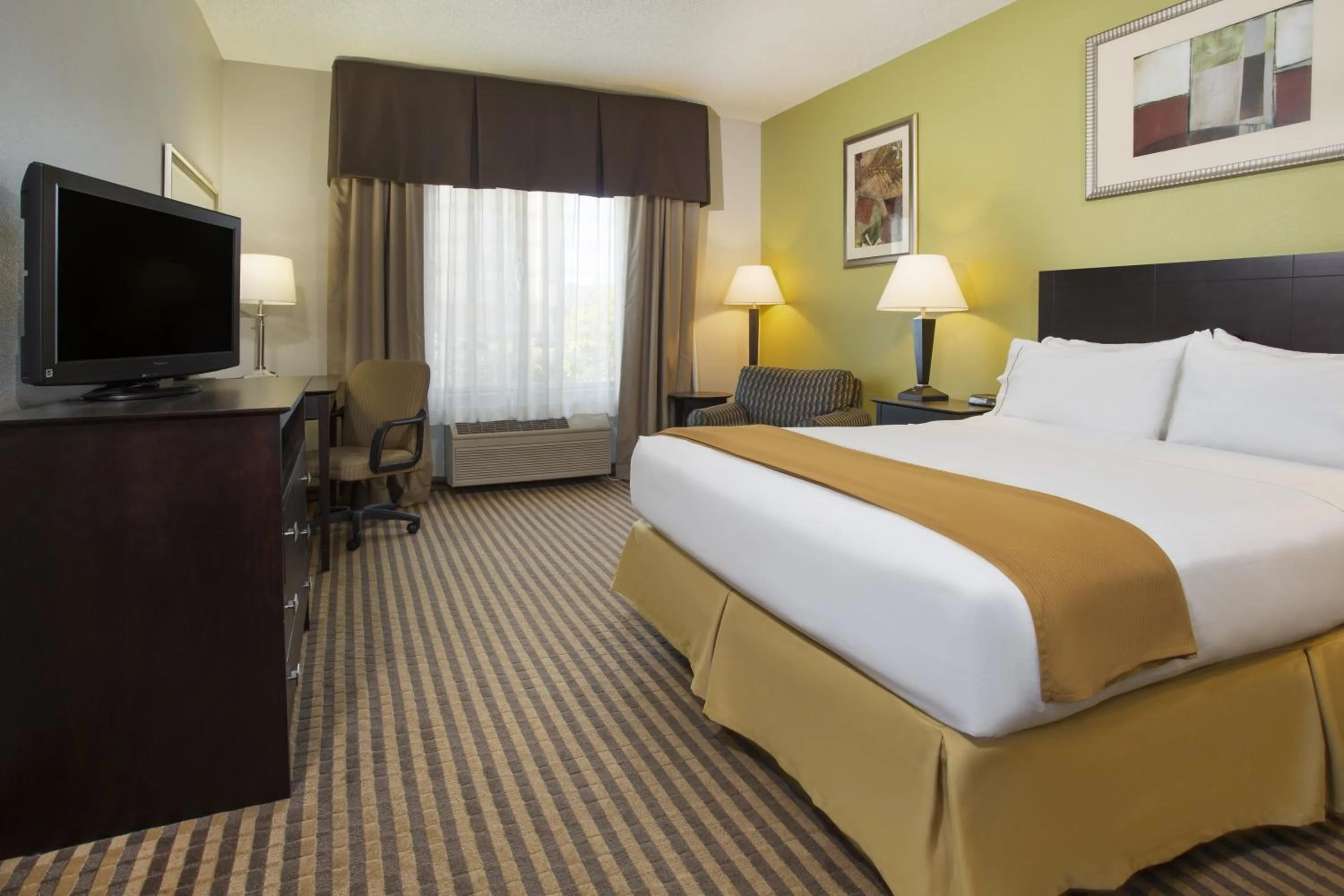 Photo of the whole room, Bed in Sleep Inn & Suites