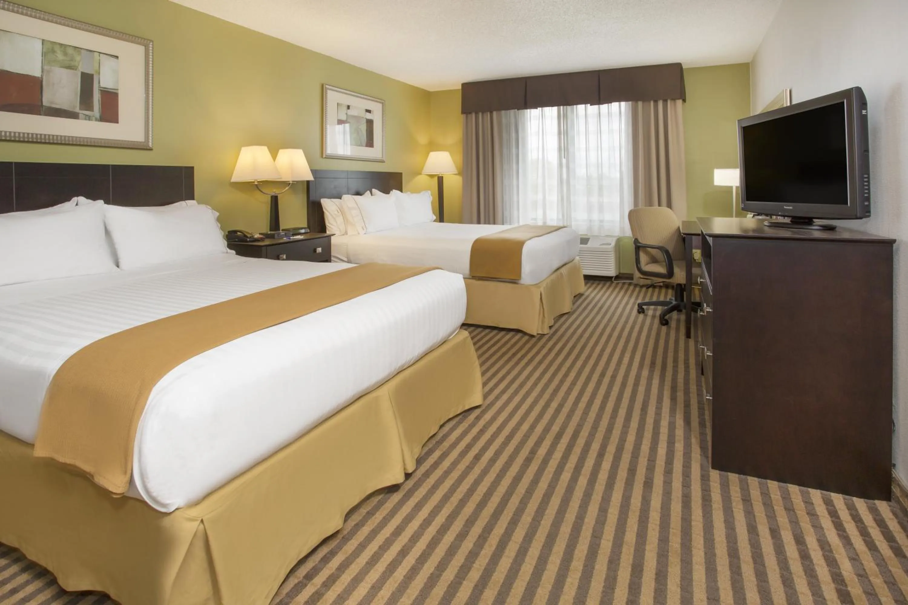 Photo of the whole room, Bed in Sleep Inn & Suites