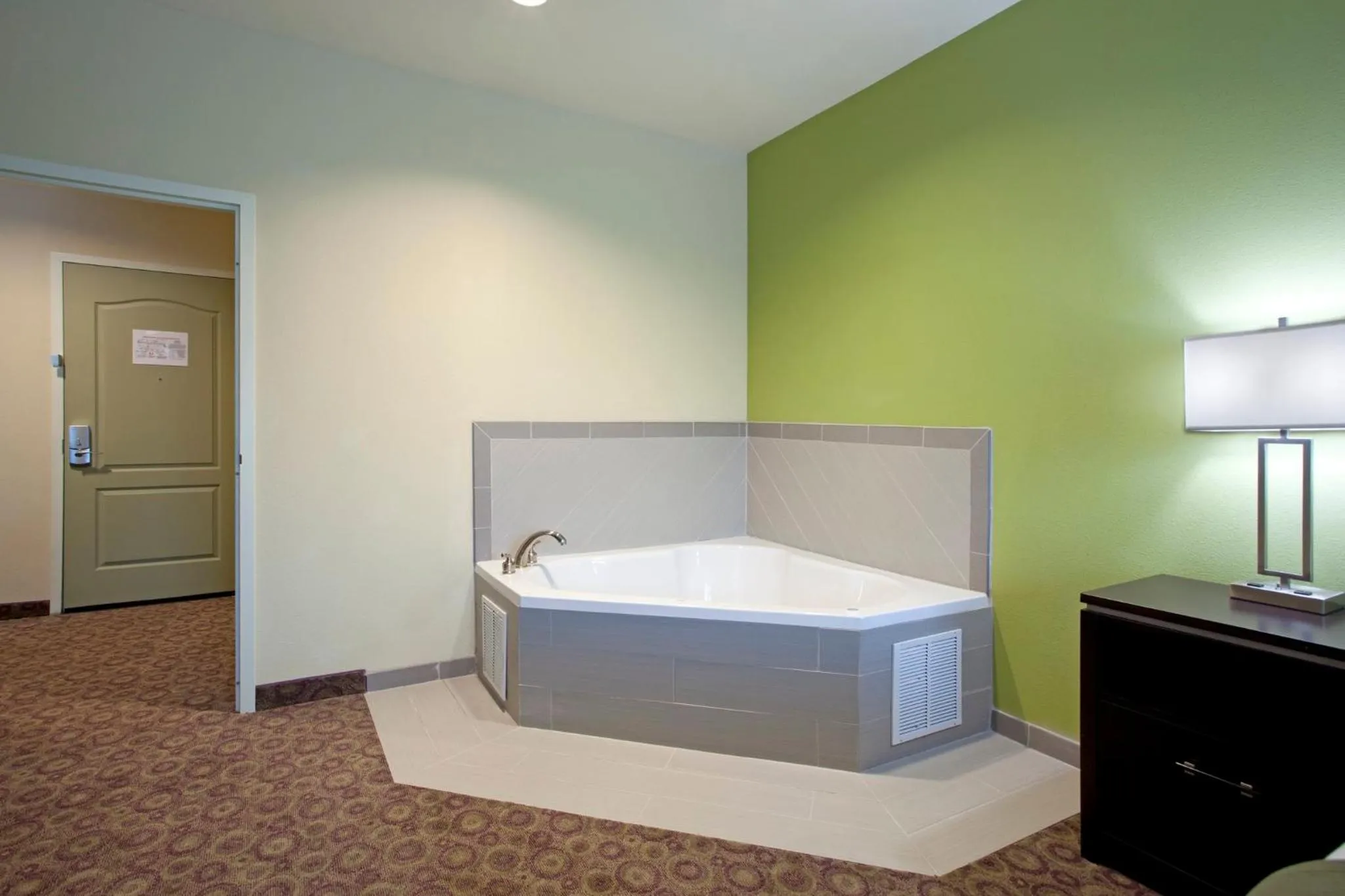Photo of the whole room, Bed in Holiday Inn Express Hotel & Suites Clemson - University Area by IHG