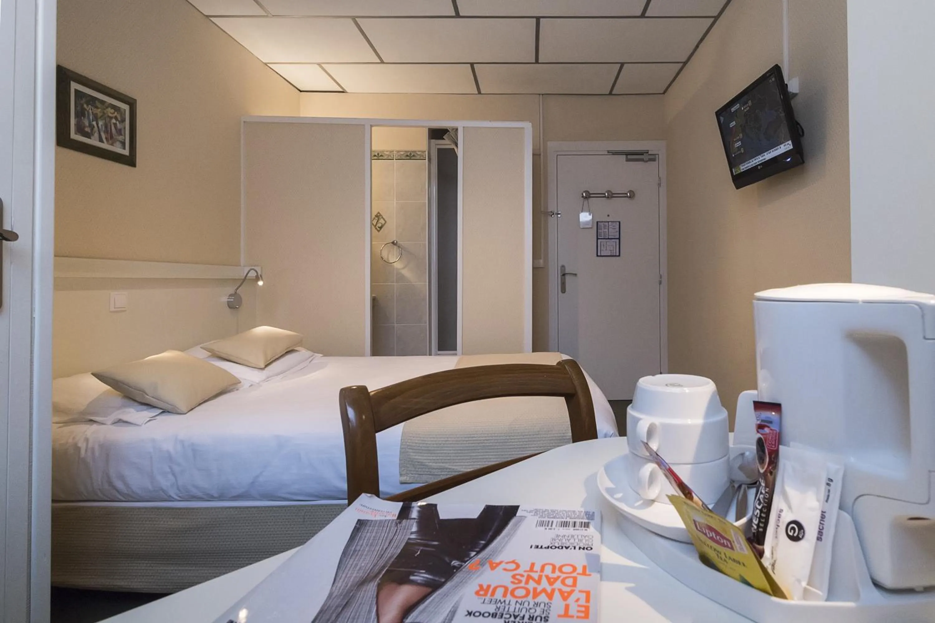 Coffee/tea facilities, Bed in Hotel Du Moulin d'Or