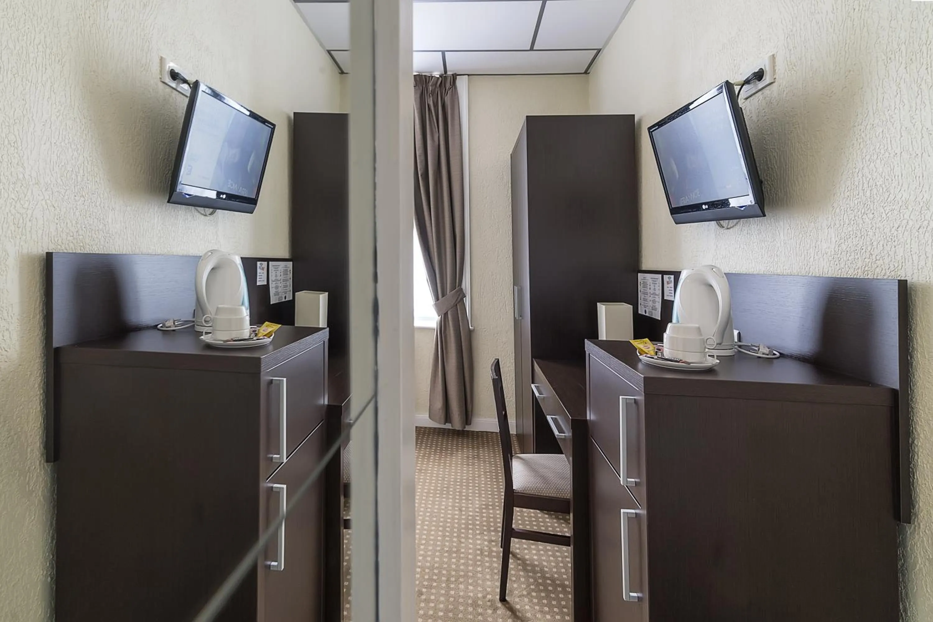 TV and multimedia in Hotel Du Moulin d'Or