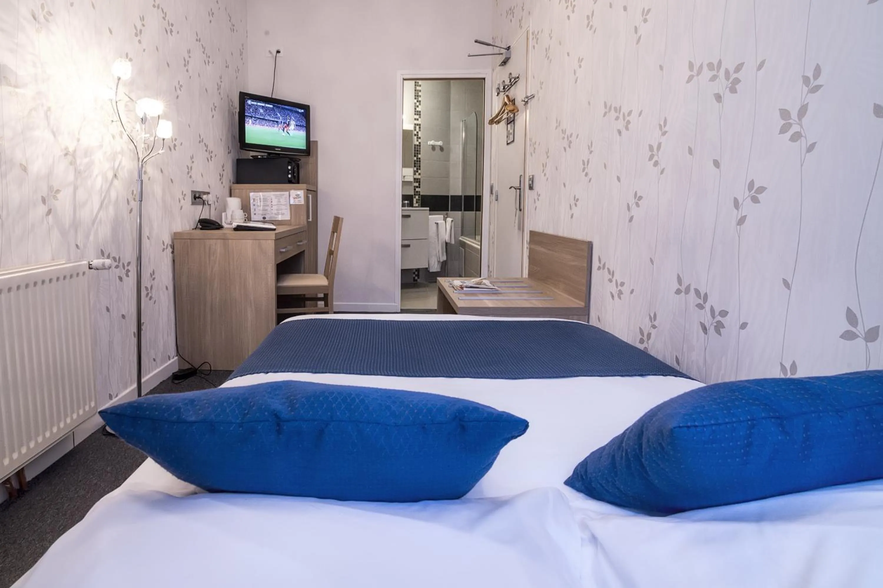 Bedroom, Bed in Hotel Du Moulin d'Or