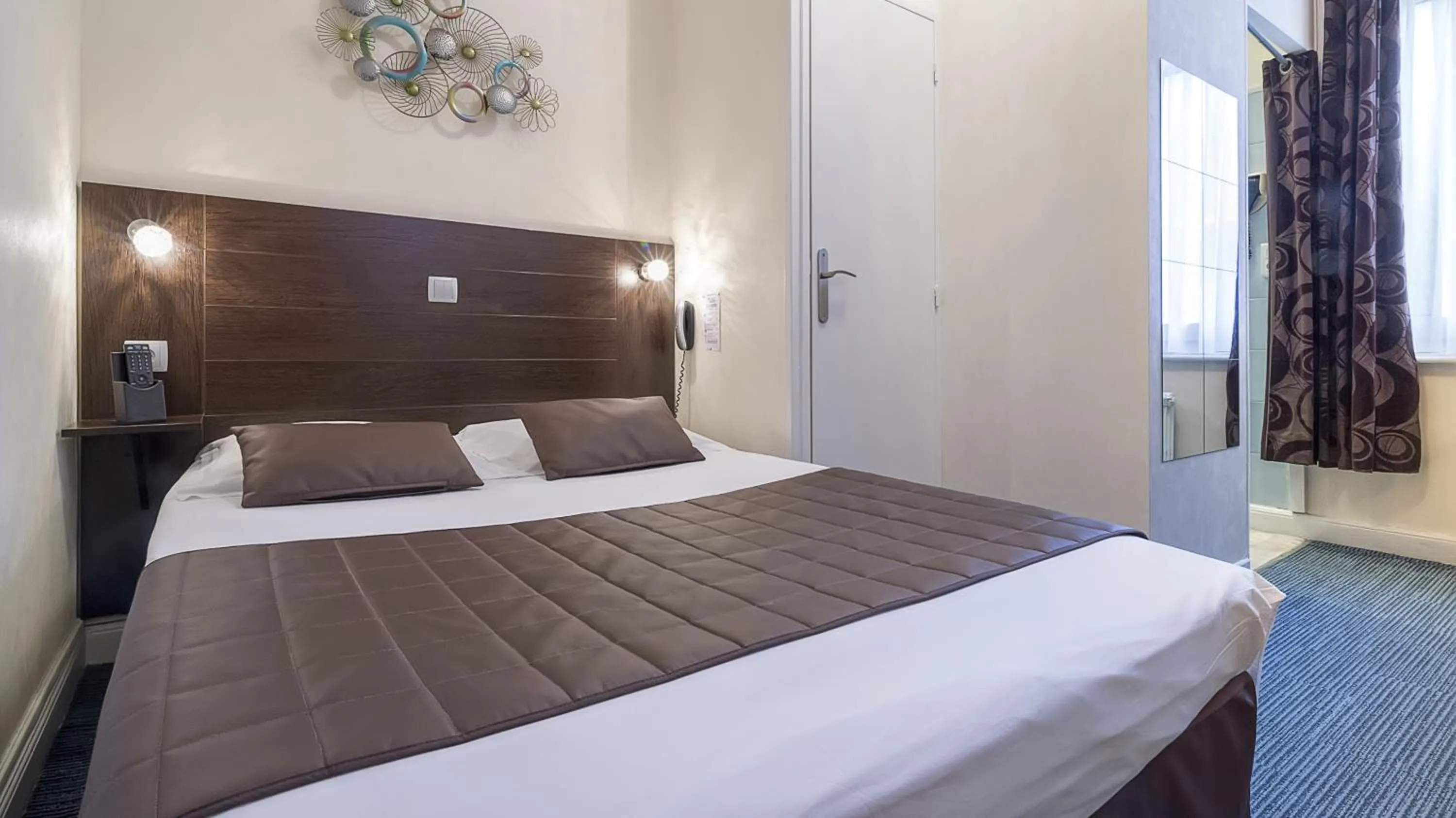 Bed in Hotel Du Moulin d'Or