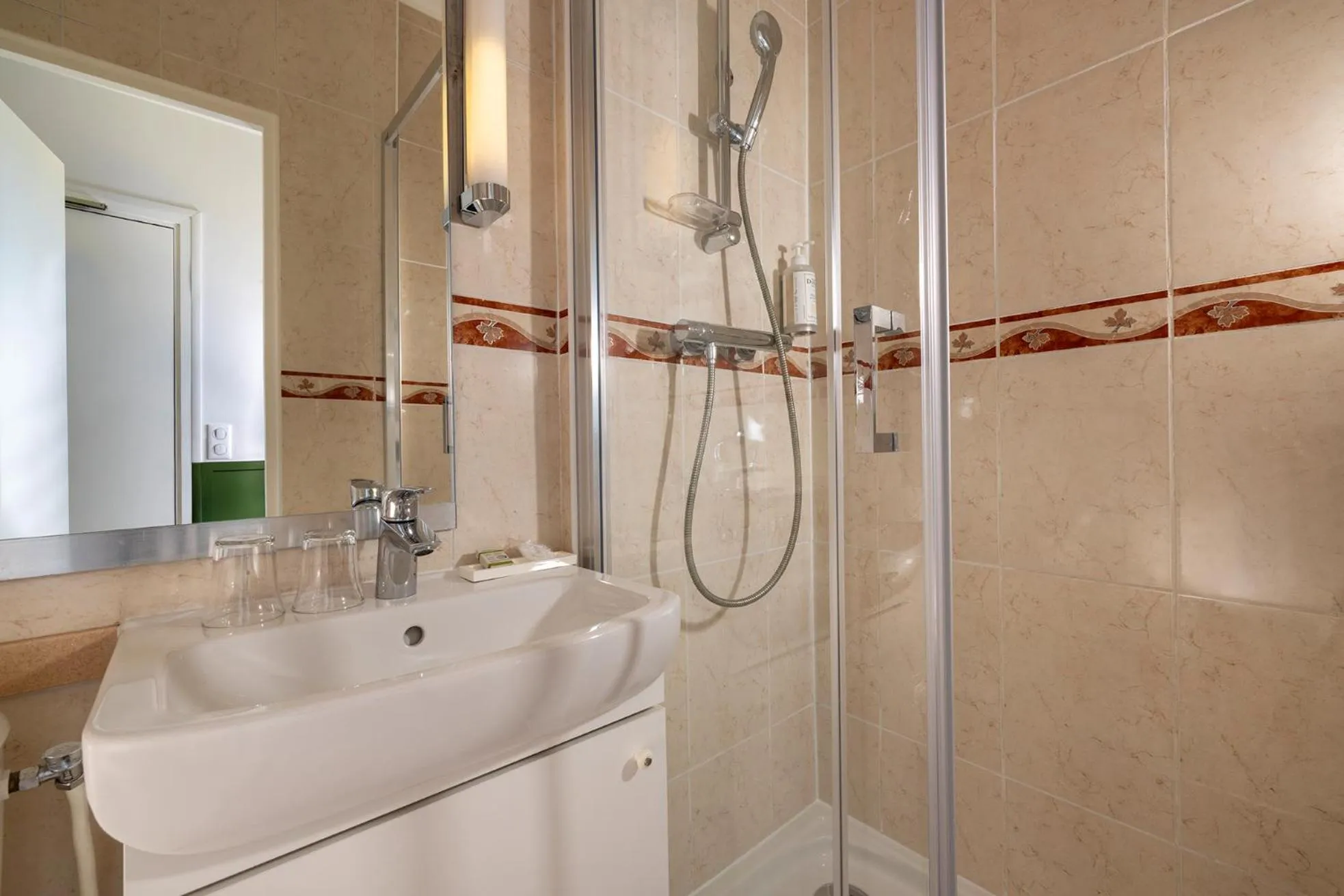 Shower in Hotel Clément