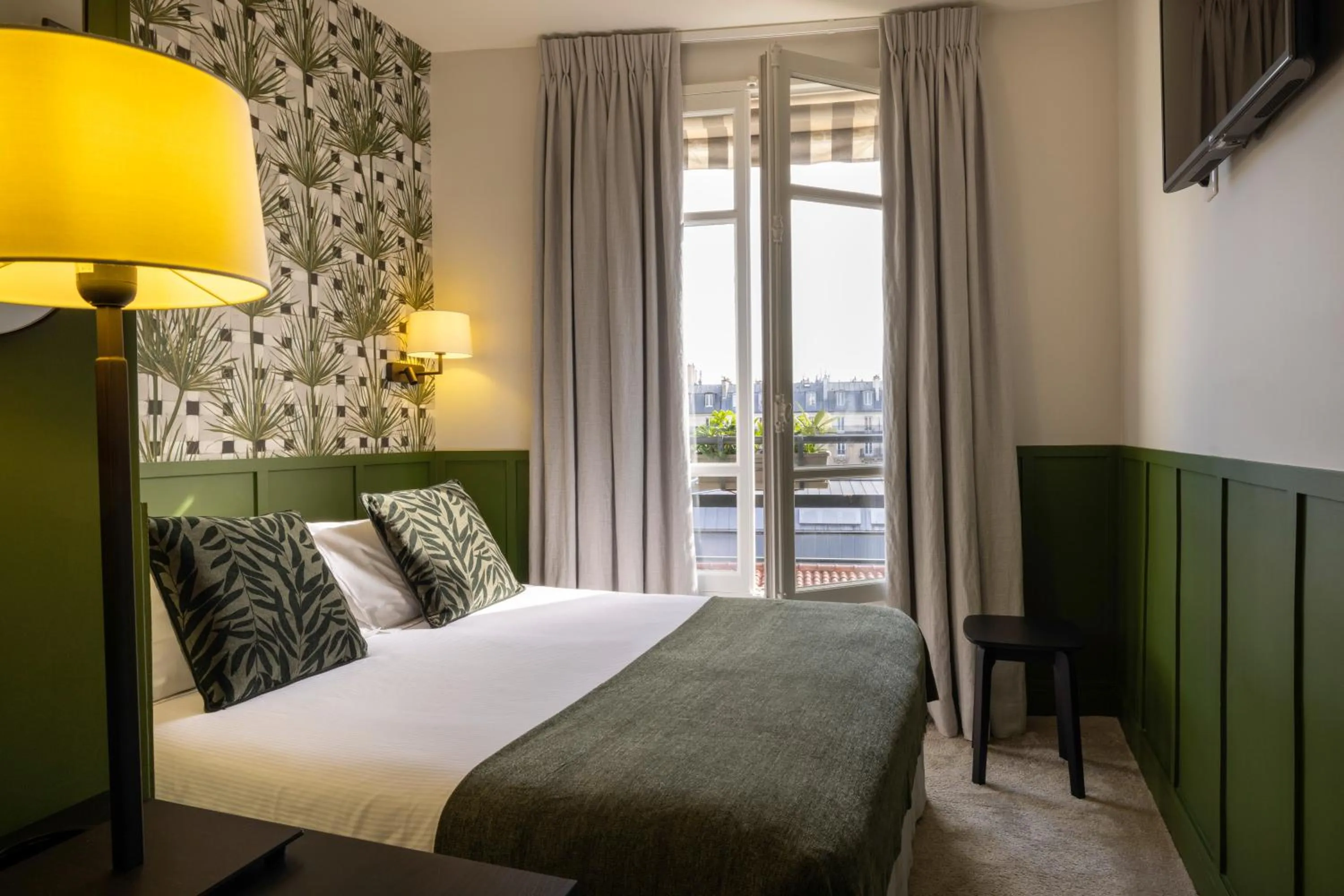 Photo of the whole room, Bed in Hotel Clément